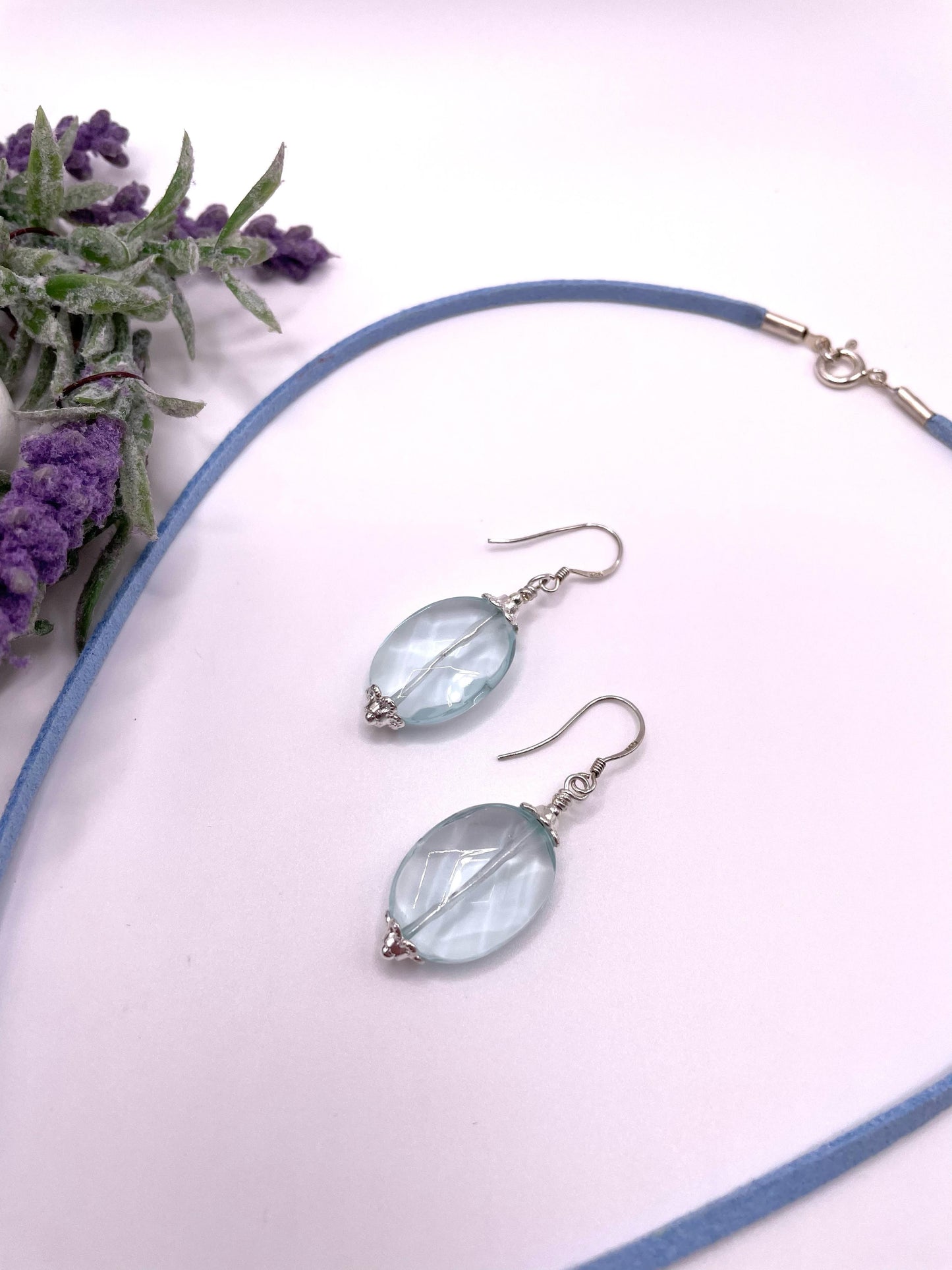 Schmuck-Set mit Aquamarin Perlen auf Lederband