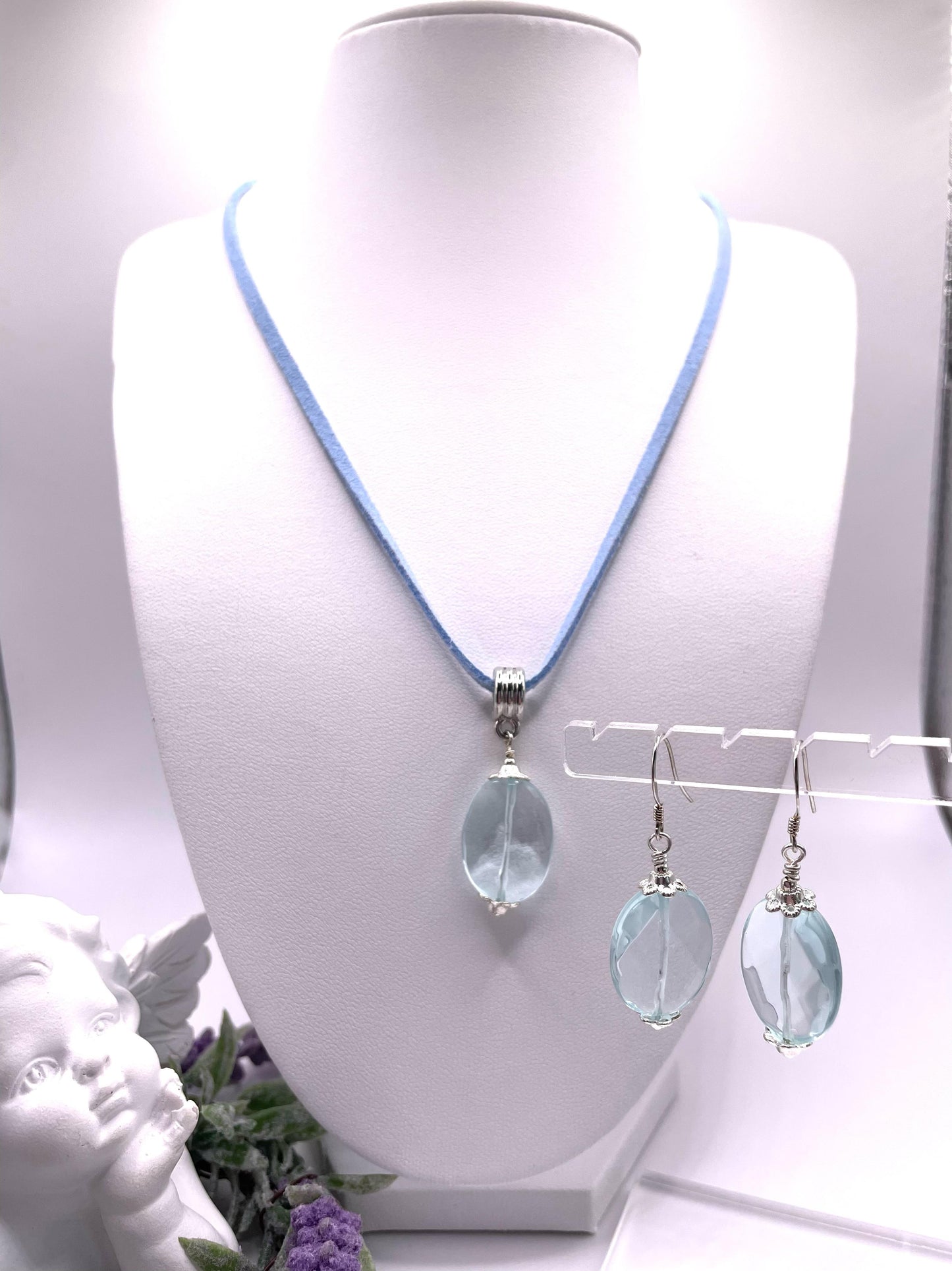 Schmuck-Set mit Aquamarin Perlen auf Lederband