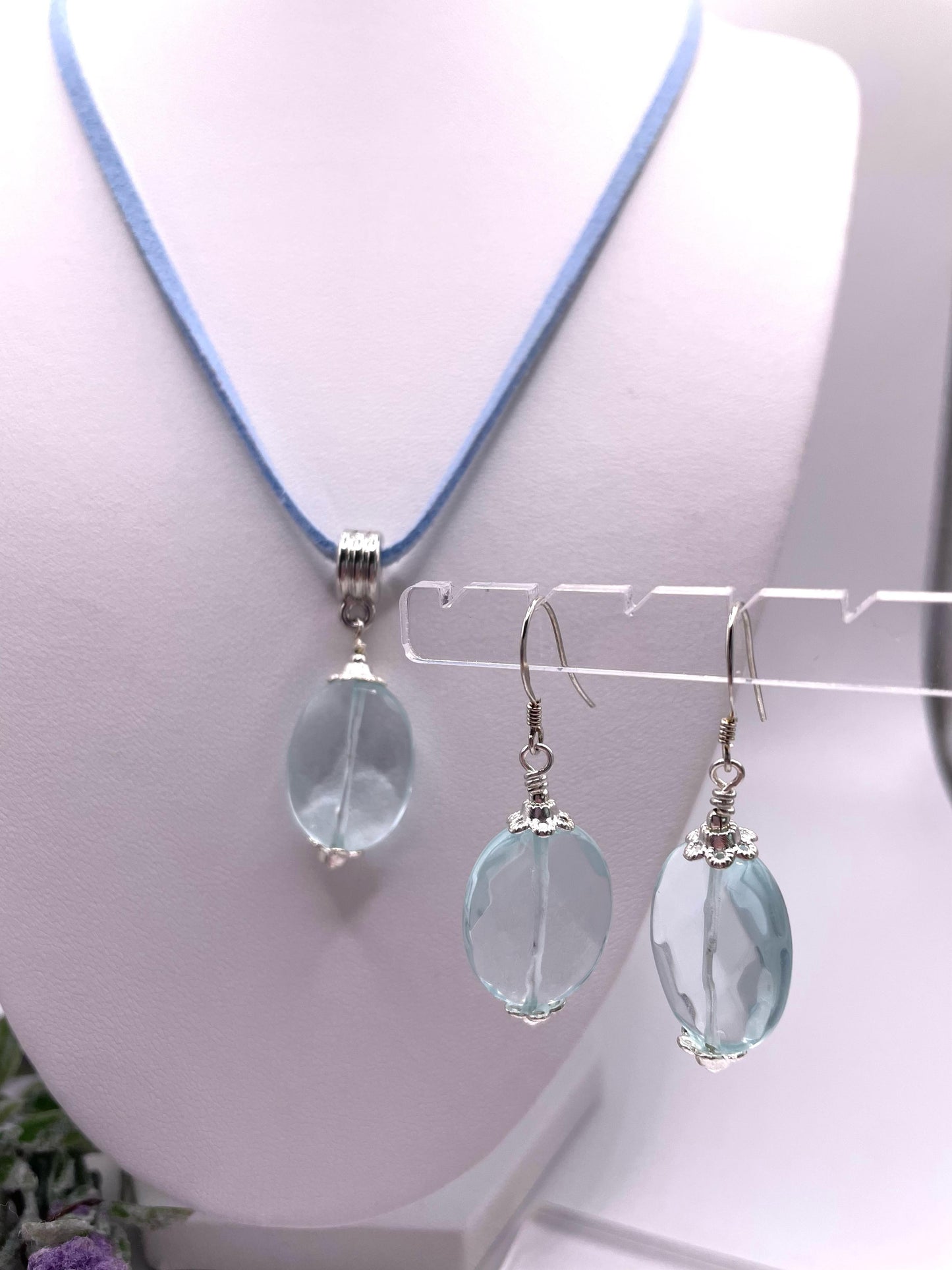 Schmuck-Set mit Aquamarin Perlen auf Lederband