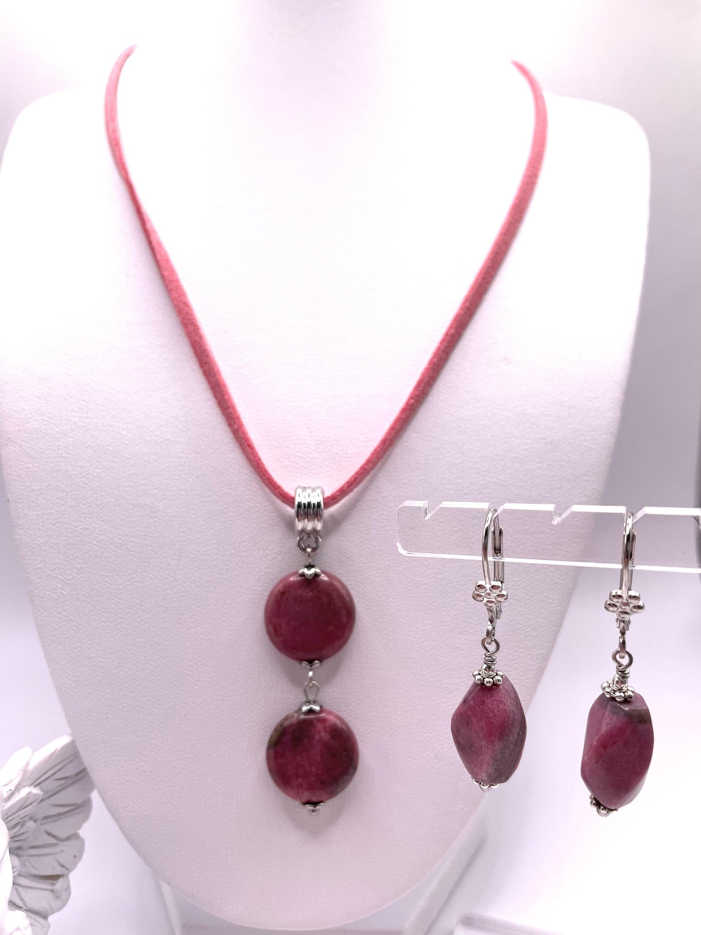 Schmuck-Set mit Rhodonit auf Lederband