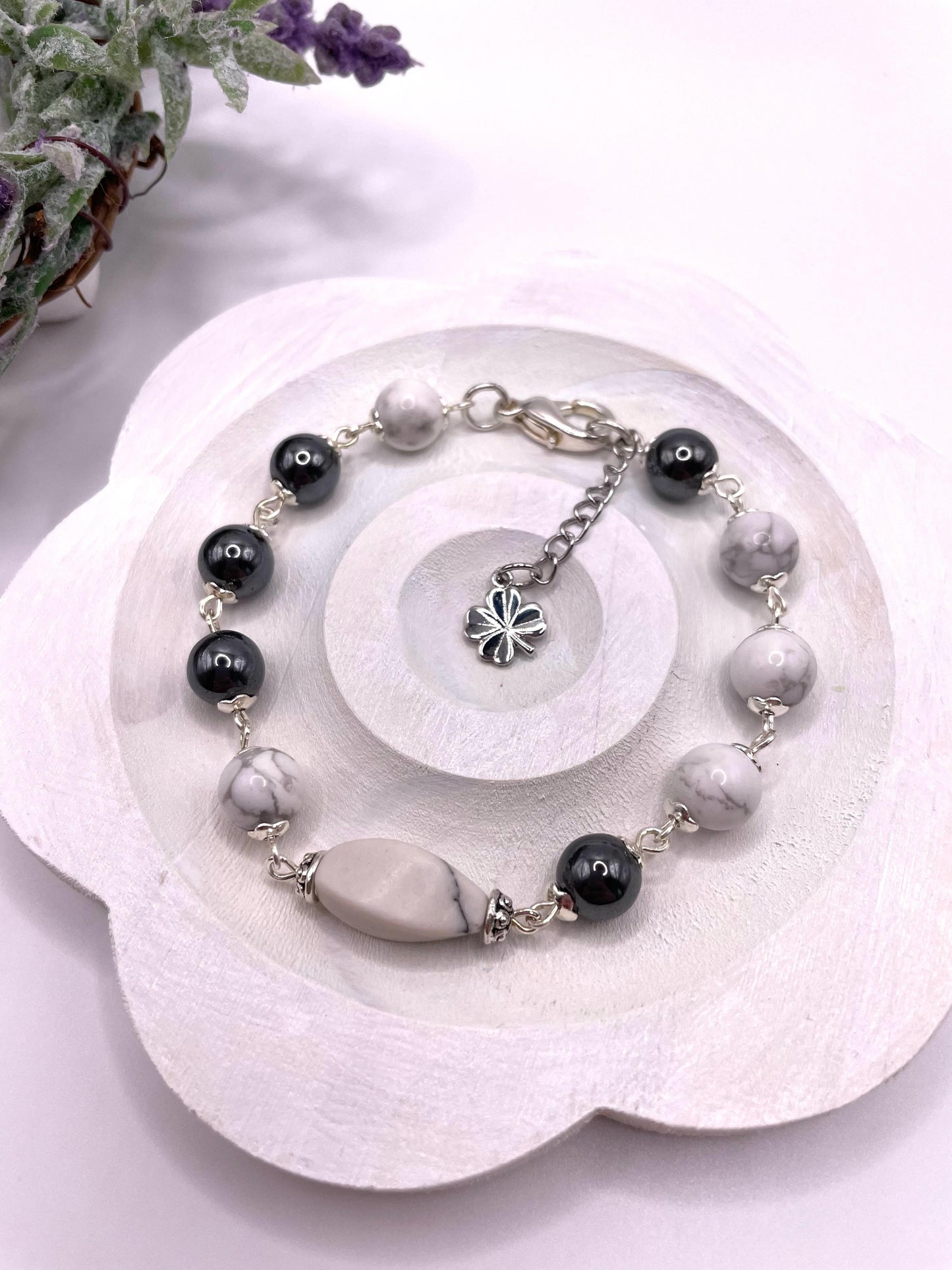 Hämatit, Howlith, Armband für mehr Erdung und Schutz