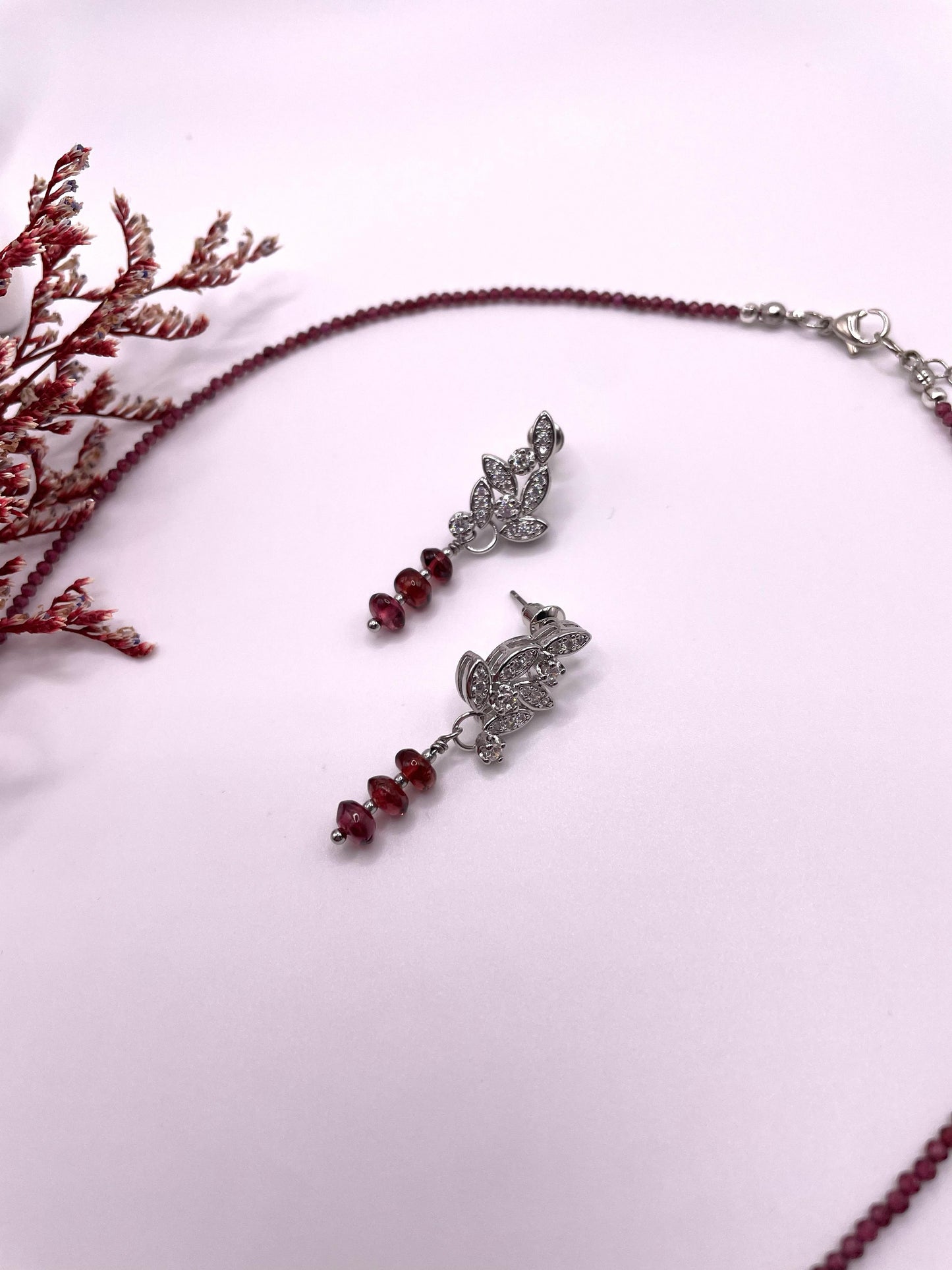 Granat, Schmuck-Set, Kette mit Blütenanhänger, Ohrstecker mit Zirkonia