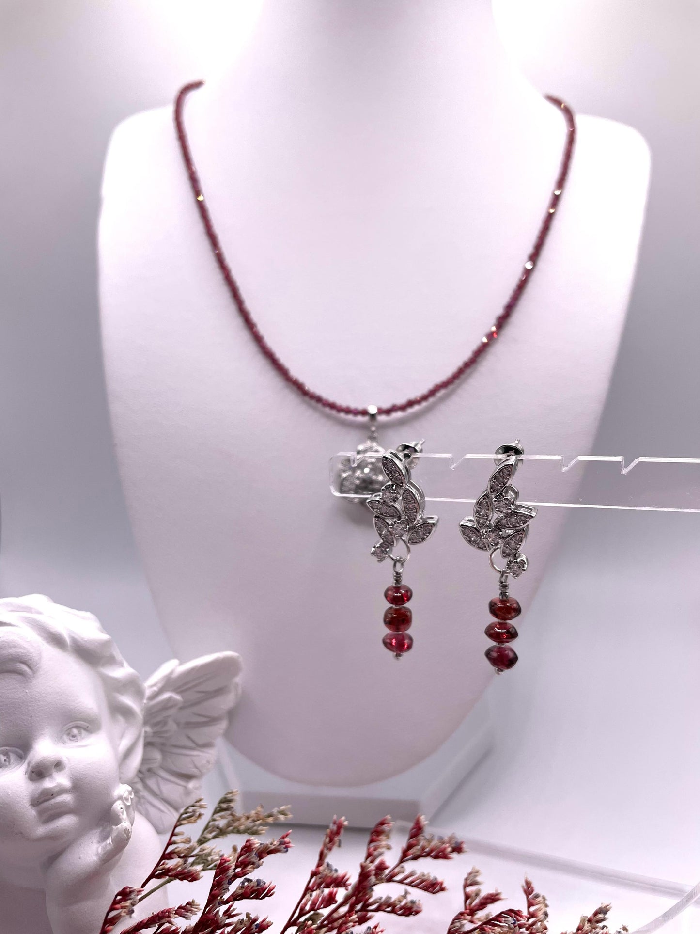 Granat, Schmuck-Set, Kette mit Blütenanhänger, Ohrstecker mit Zirkonia