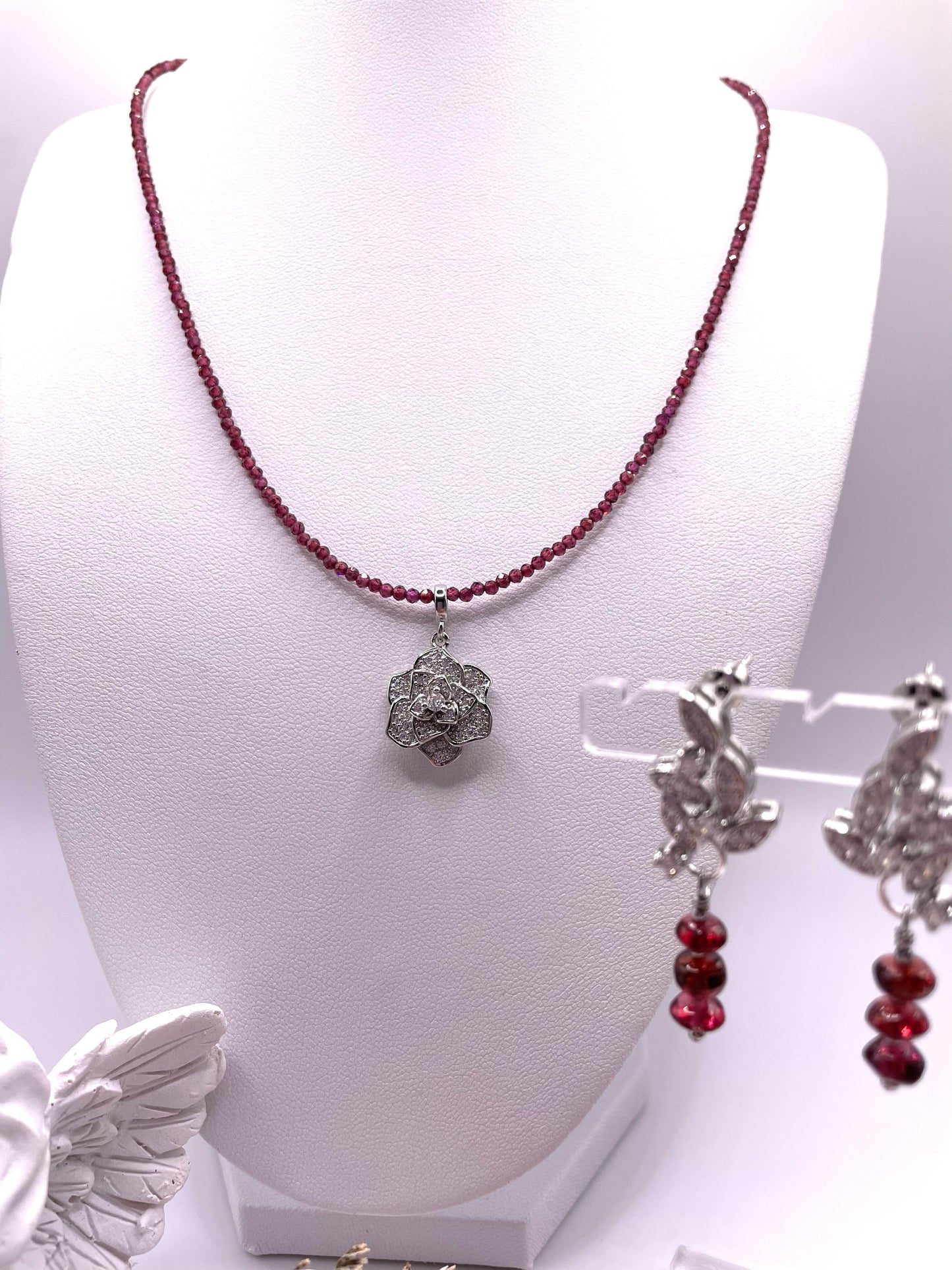 Granat, Schmuck-Set, Kette mit Blütenanhänger, Ohrstecker mit Zirkonia