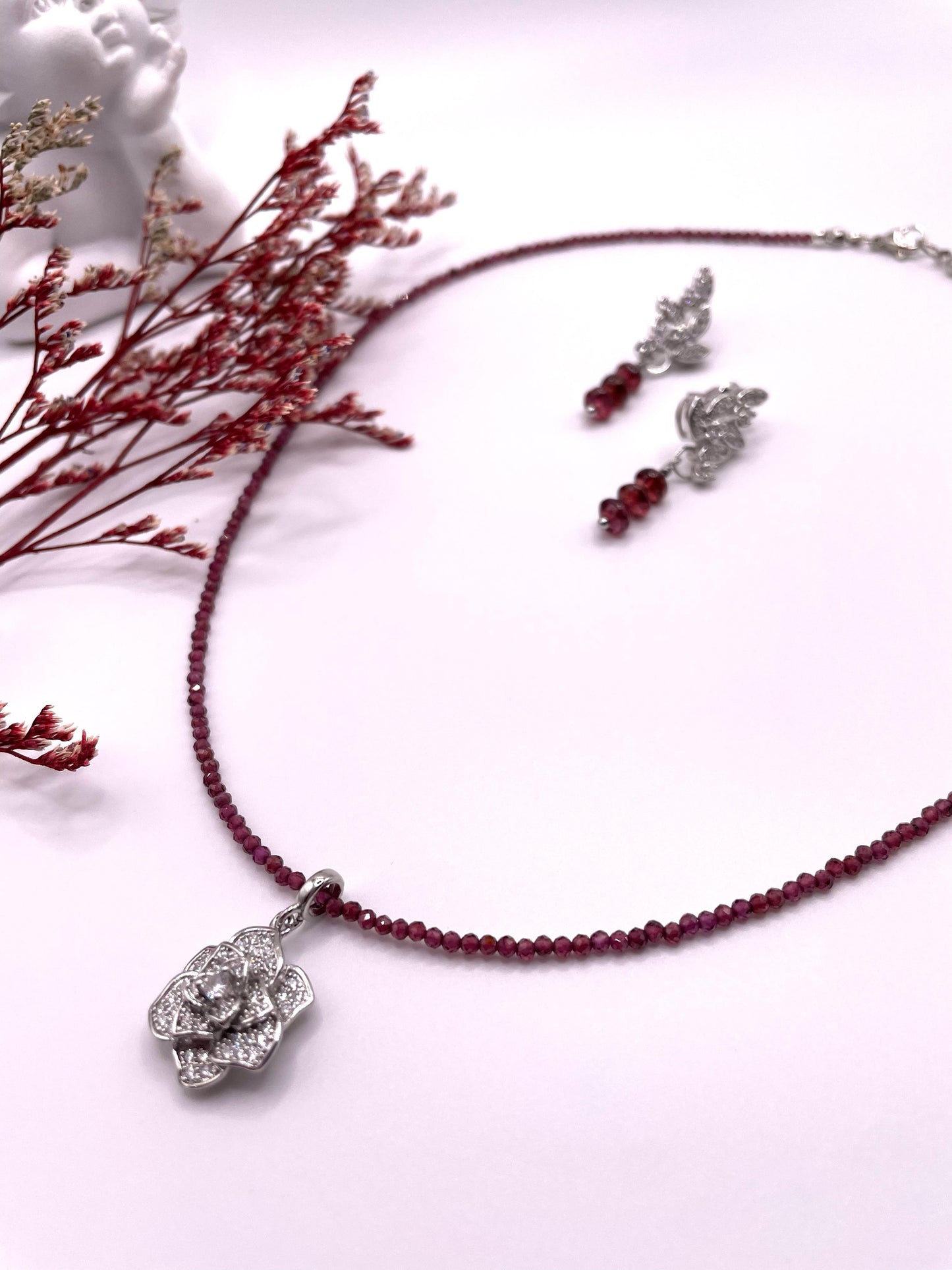 Granat, Schmuck-Set, Kette mit Blütenanhänger, Ohrstecker mit Zirkonia