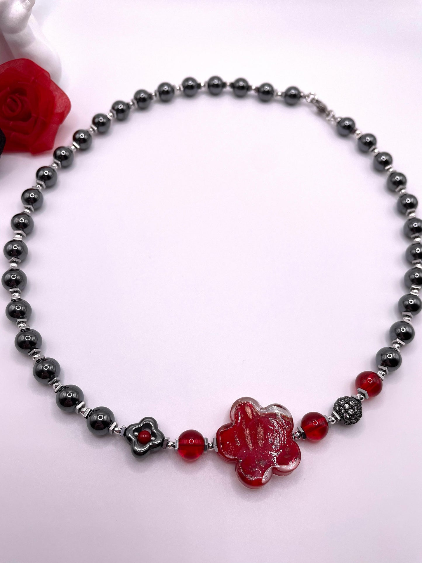 Hämatit Kette mit Lampwork Blüte