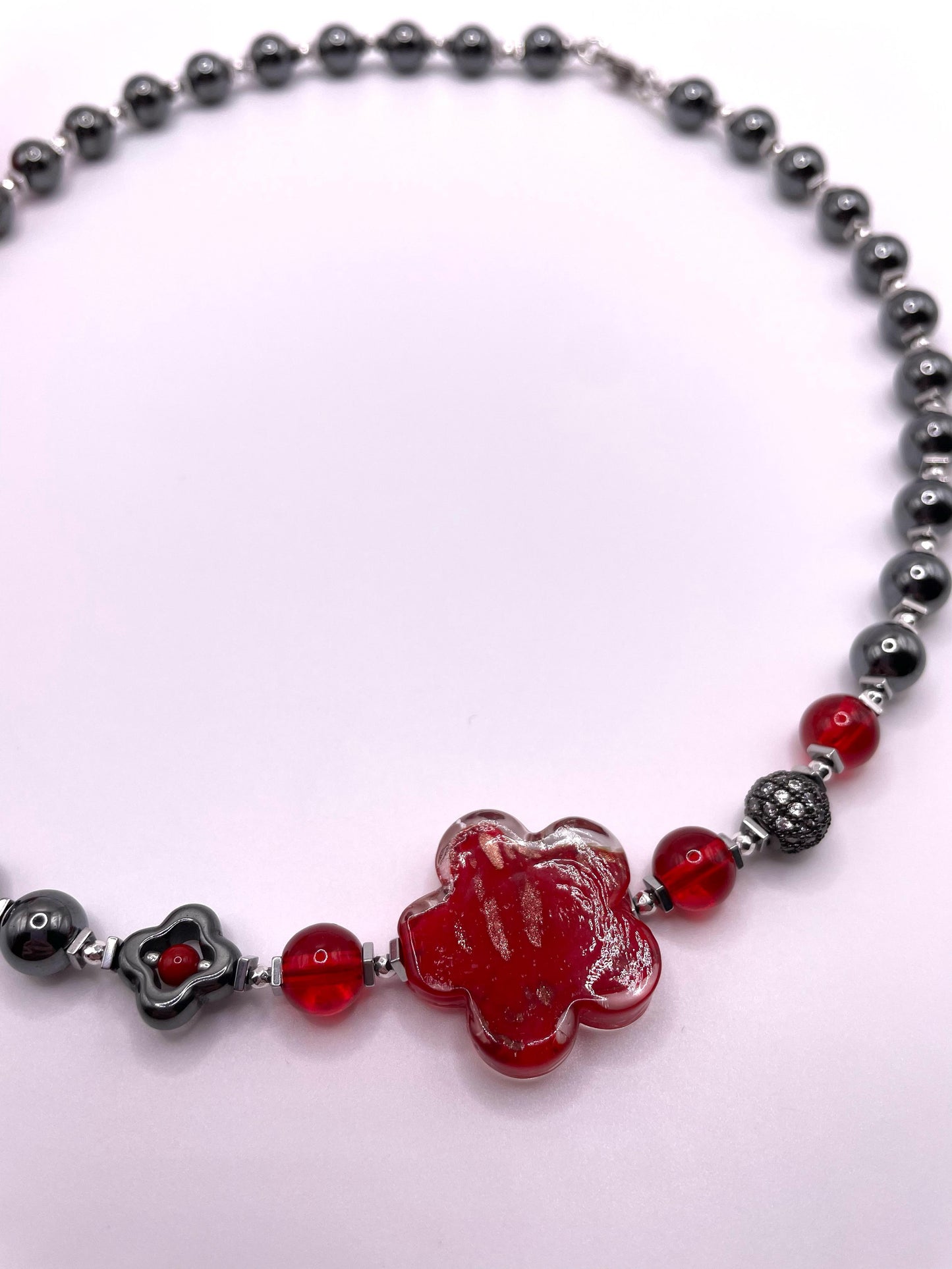 Hämatit Kette mit Lampwork Blüte