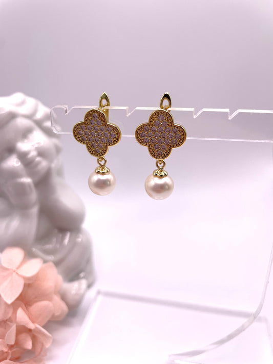 Wunderschöne, elegante Ohrringe mit echten Süßwasserperlen