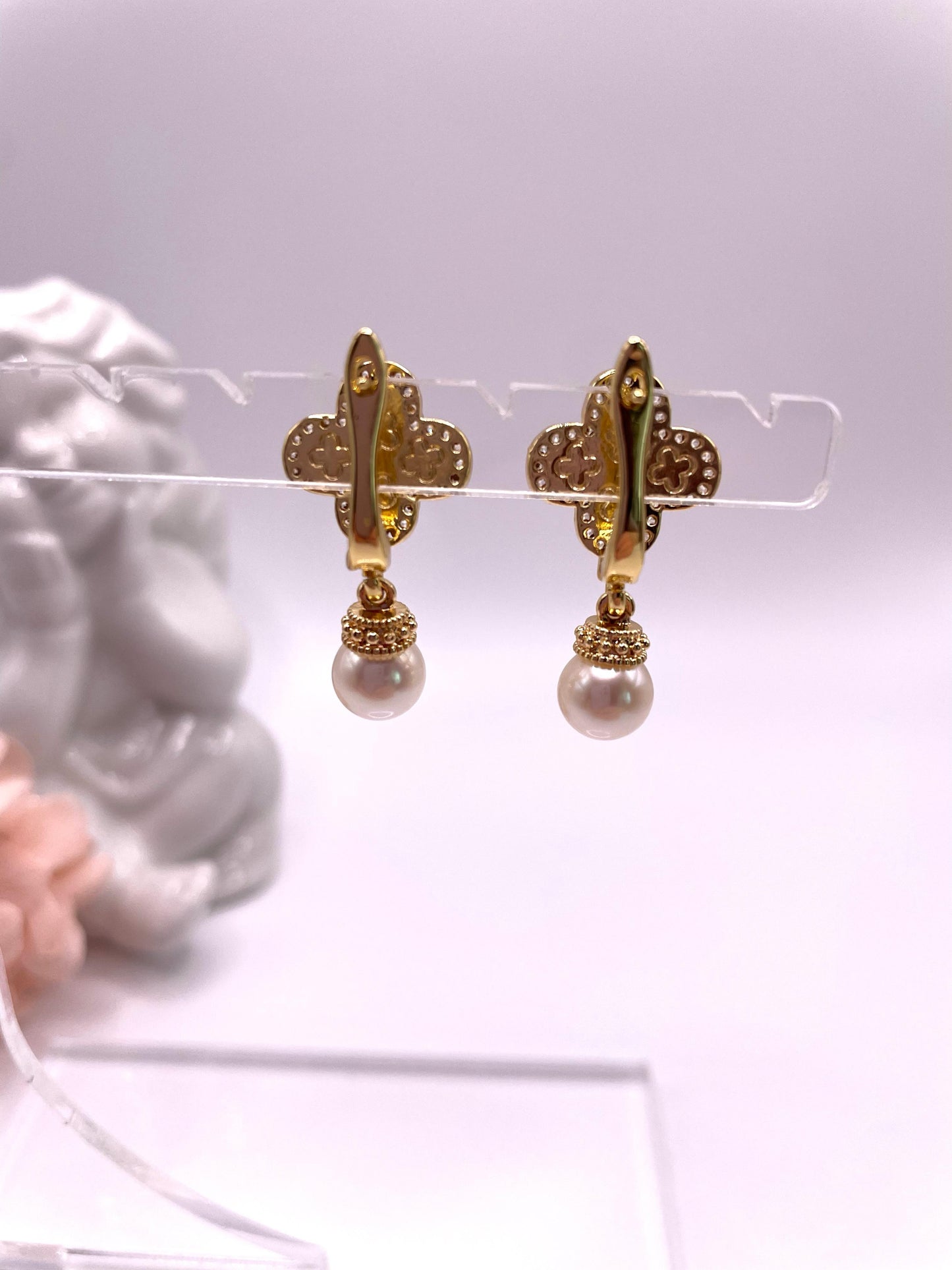 Zarte, wunderschöne Ohrringe, vergoldet, mit echten Süßwasserperlen