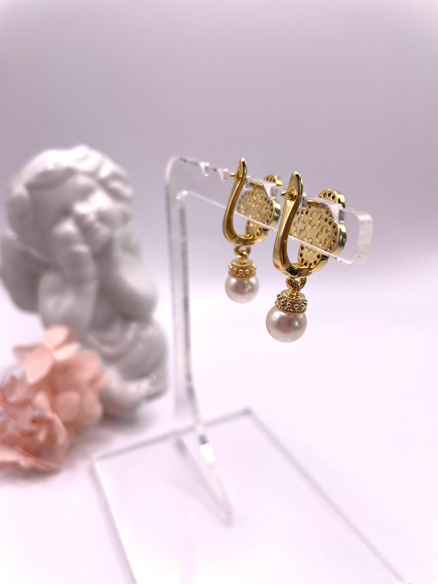 Zarte, wunderschöne Ohrringe, vergoldet, mit echten Süßwasserperlen