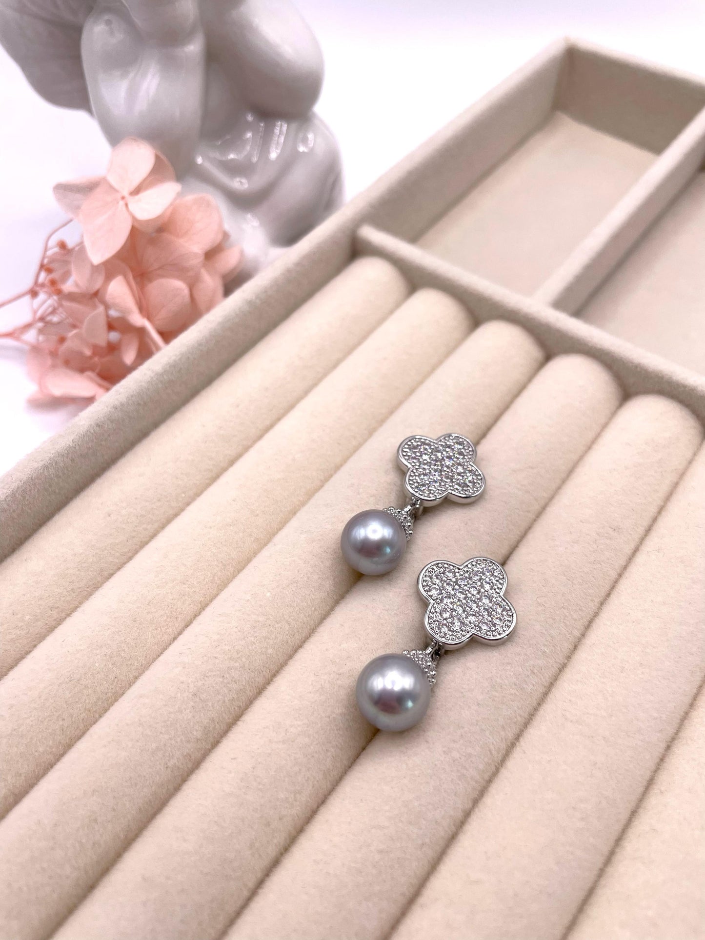 Elegante Ohrringe in angesagter Kleeblatt Form mit Süßwasserperlen