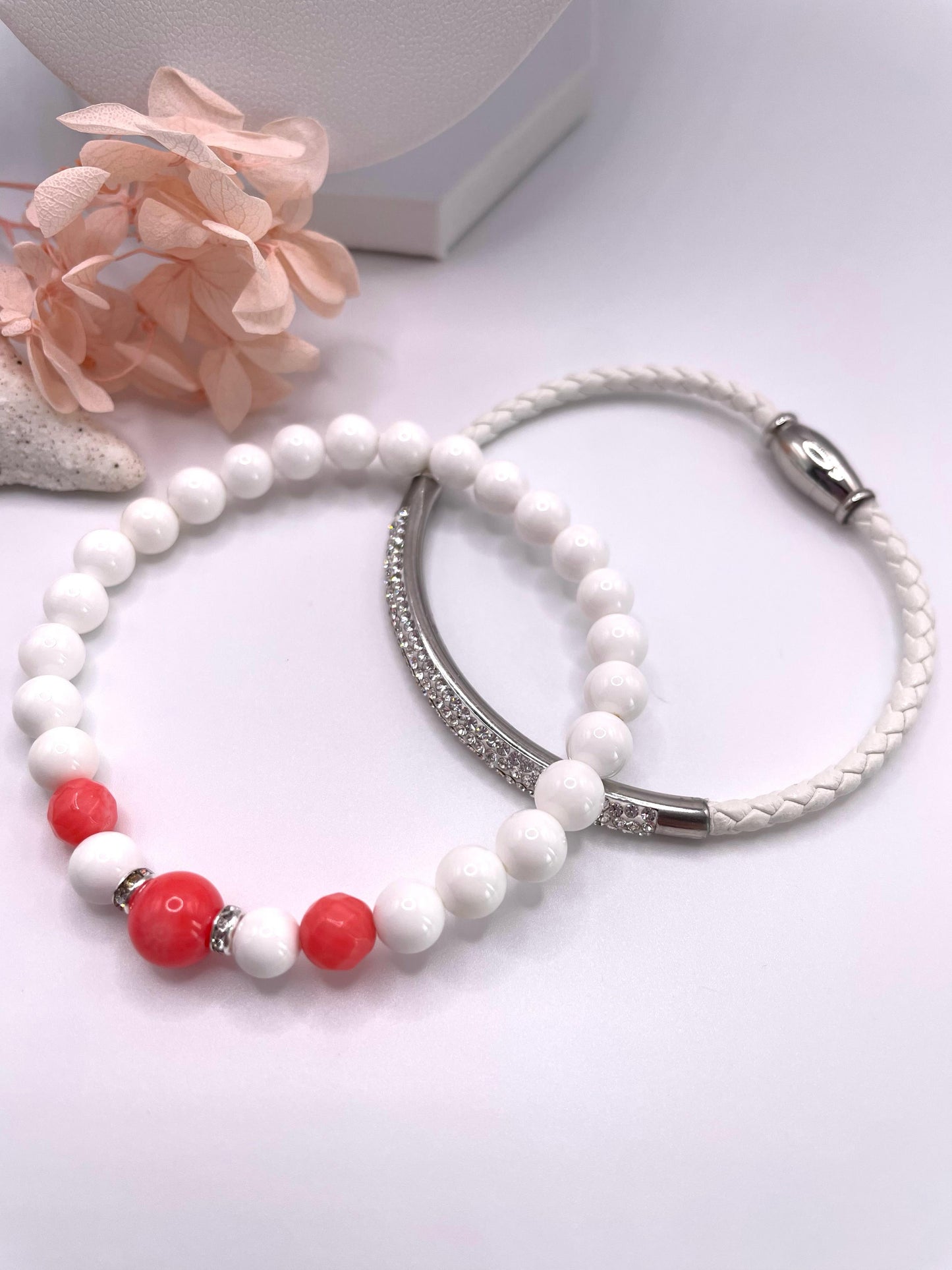 Schmuck-Set Tridacna Perlen und Koralle, Kette, 2x Armbänder, Ohrringe