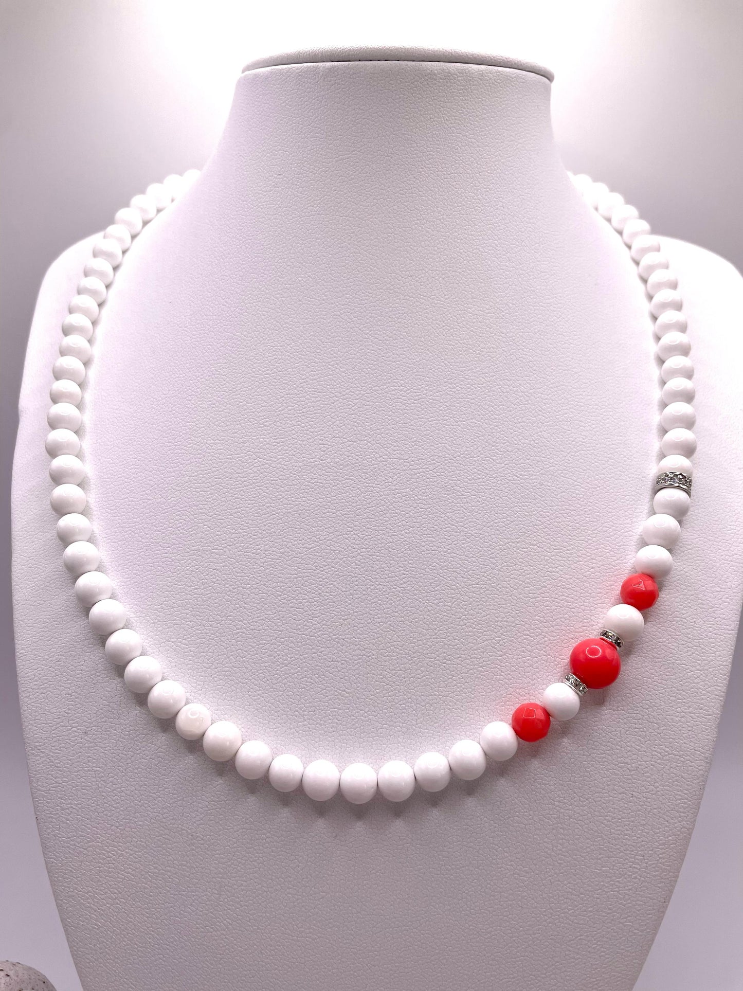 Schmuck-Set Tridacna Perlen und Koralle, Kette, 2x Armbänder, Ohrringe