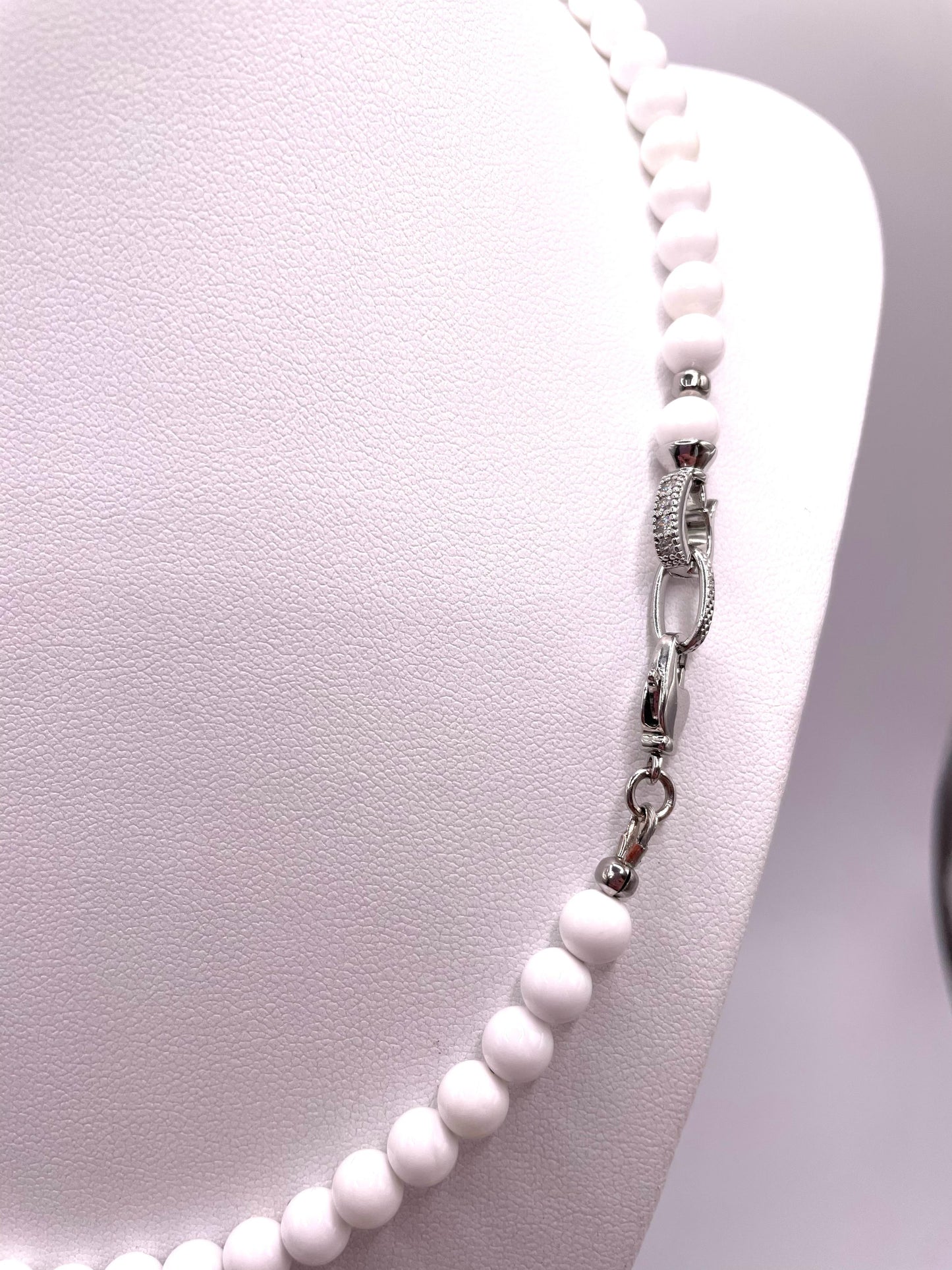 Schmuck-Set Tridacna Perlen und Koralle, Kette, 2x Armbänder, Ohrringe