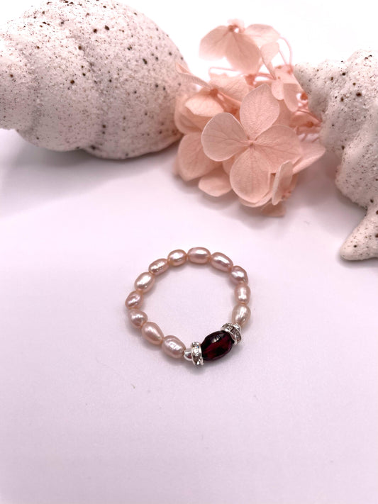 Perlenring mit Granat