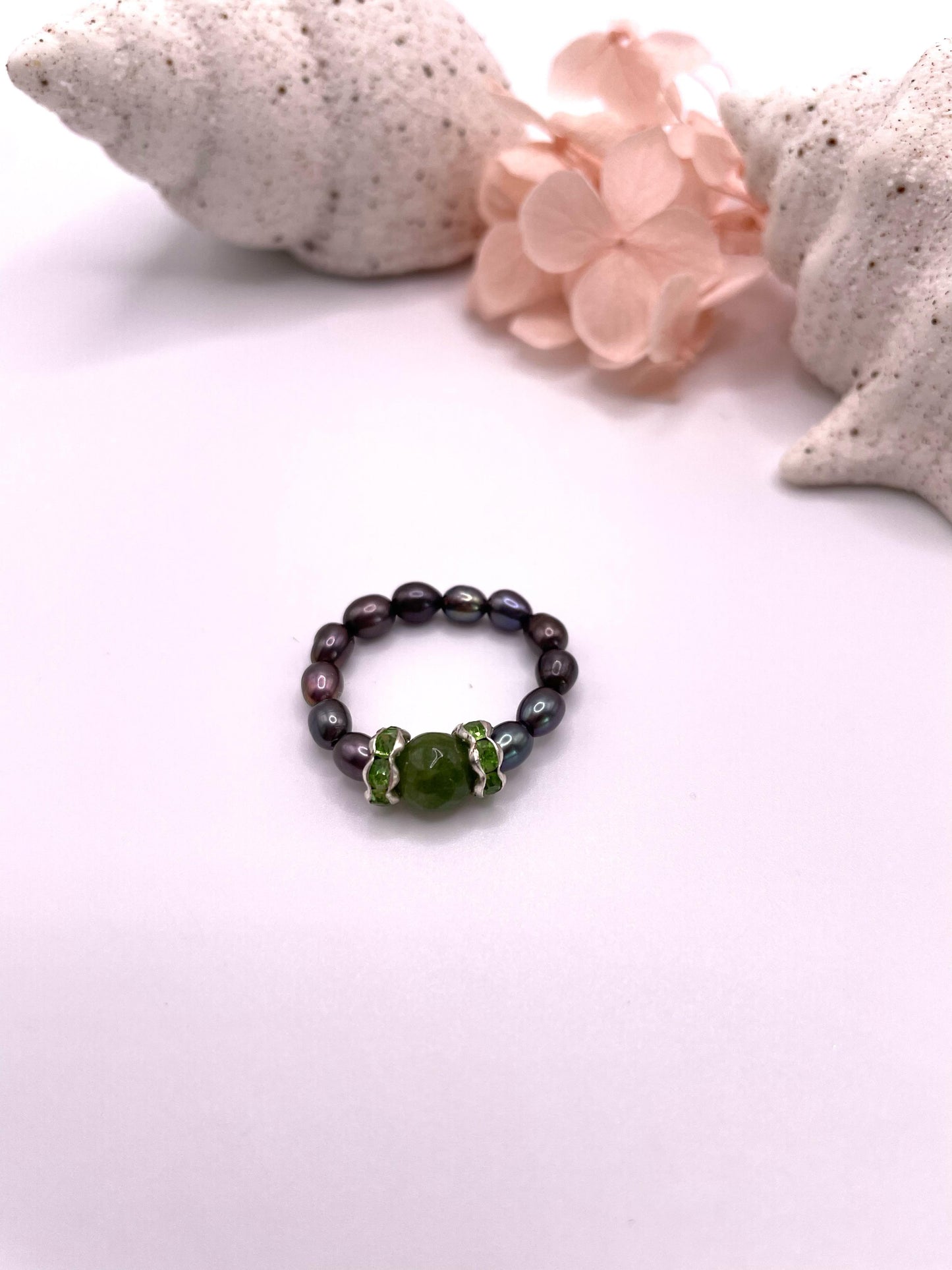 Perlenring mit grünem Turmalin