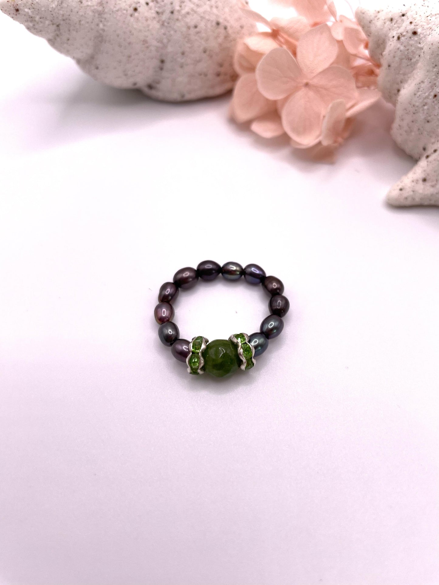 Perlenring mit grünem Turmalin