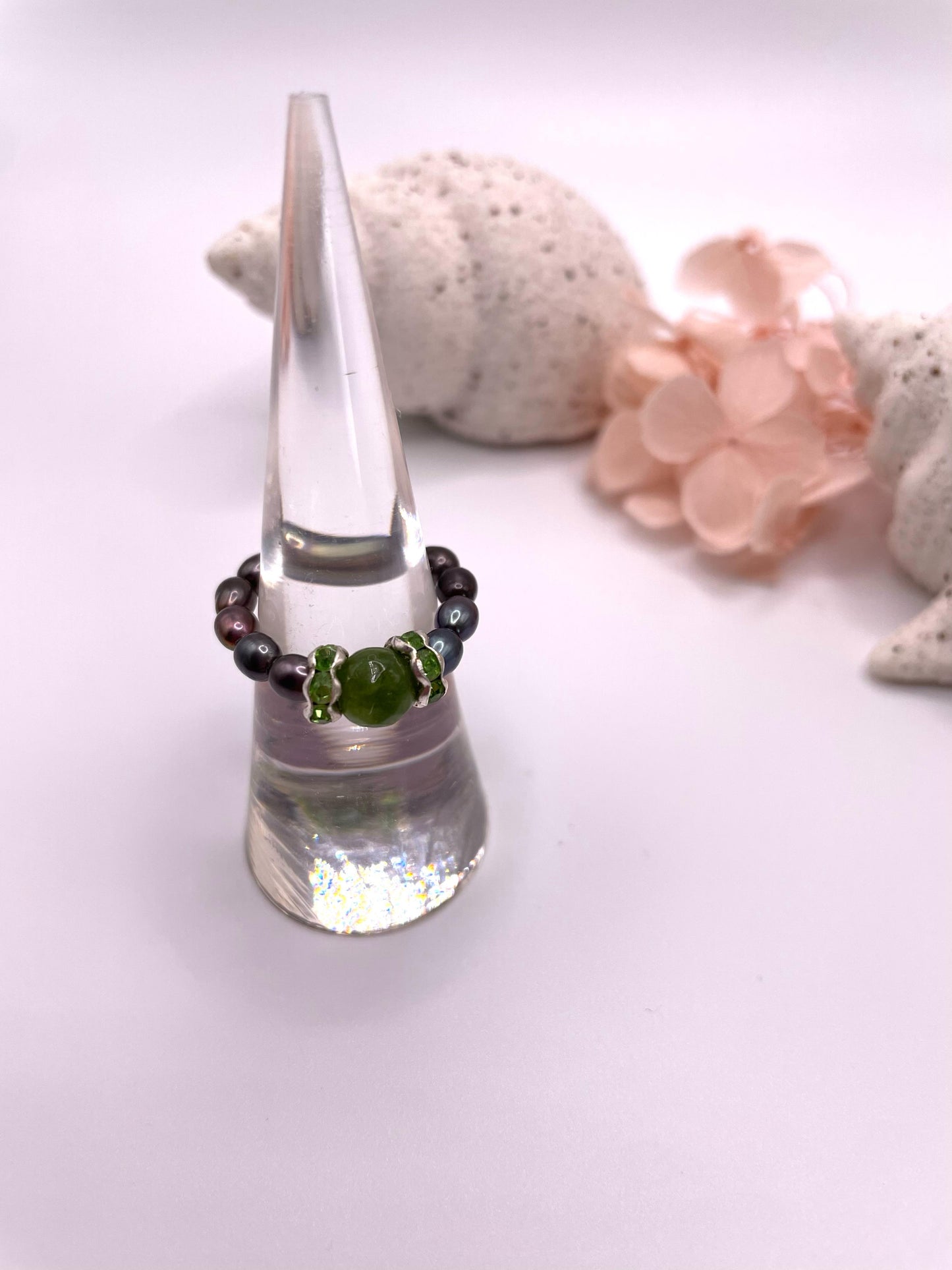 Perlenring mit grünem Turmalin