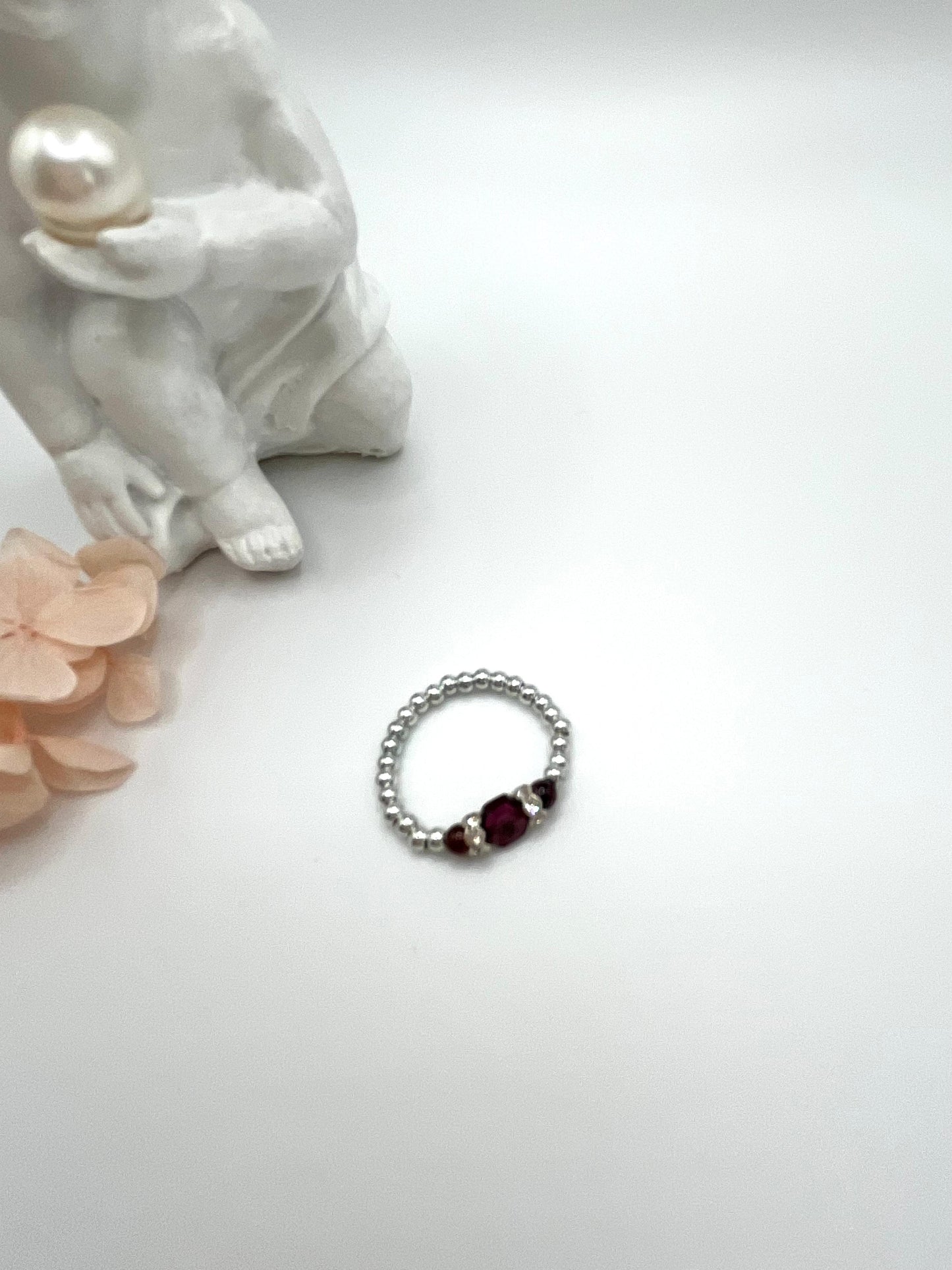 Perlenring mit Granat