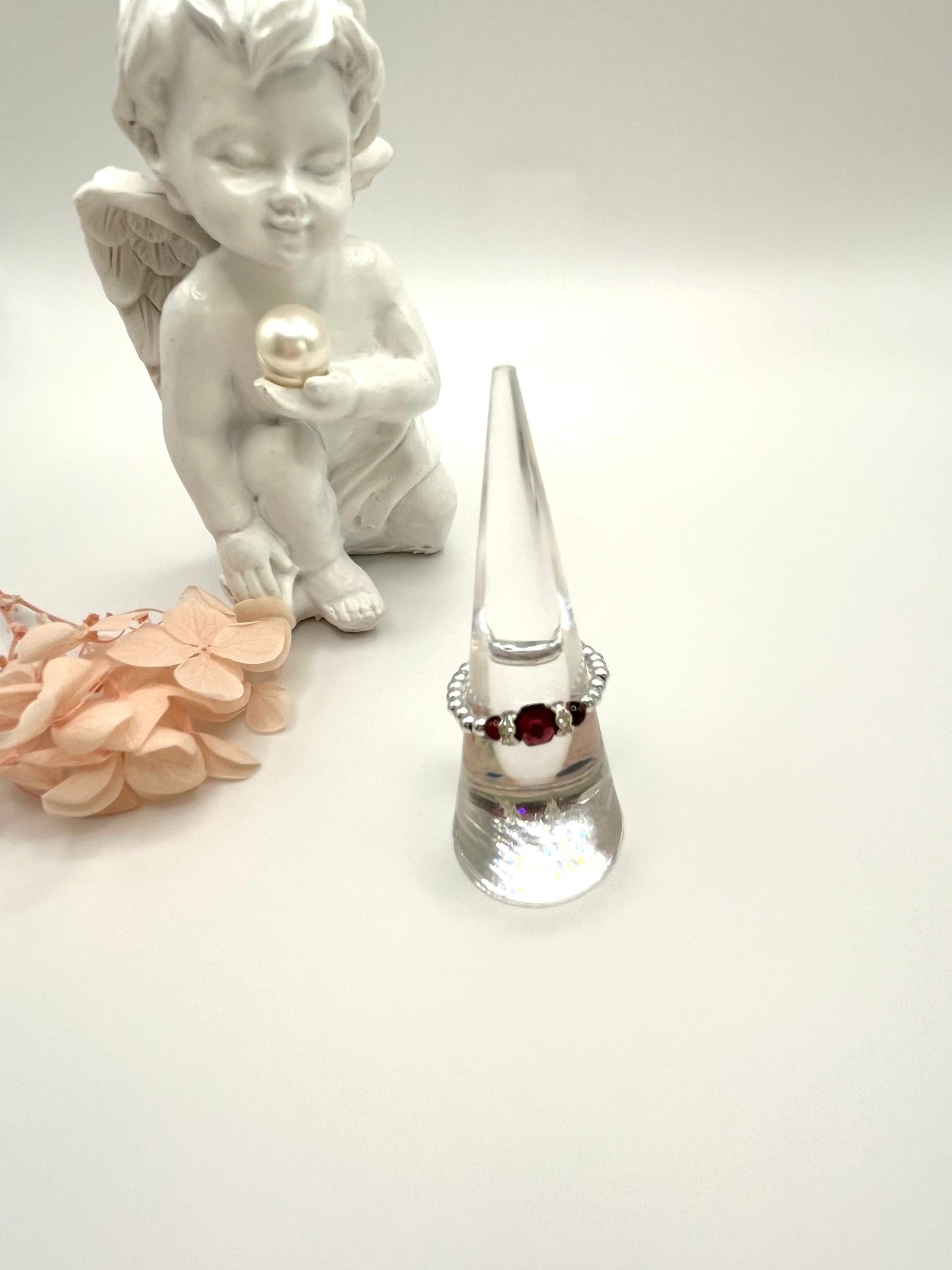 Perlenring mit Granat