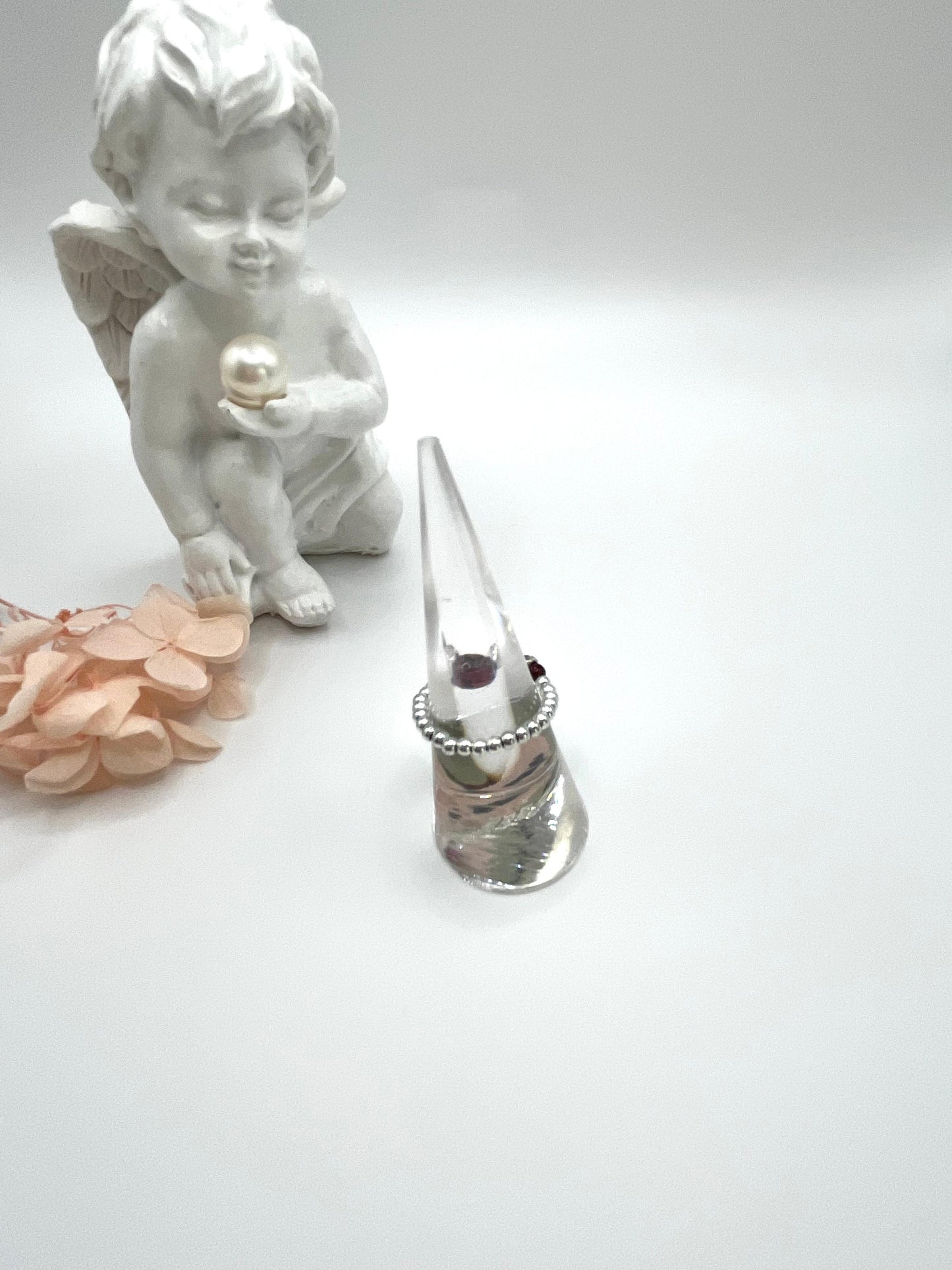 Perlenring mit Granat