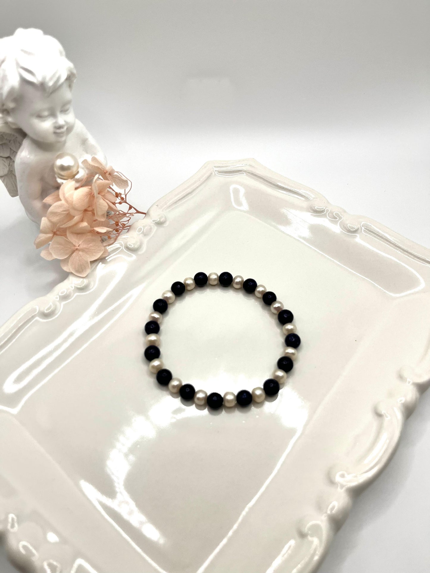 Perlenarmband mit Lapislazuli