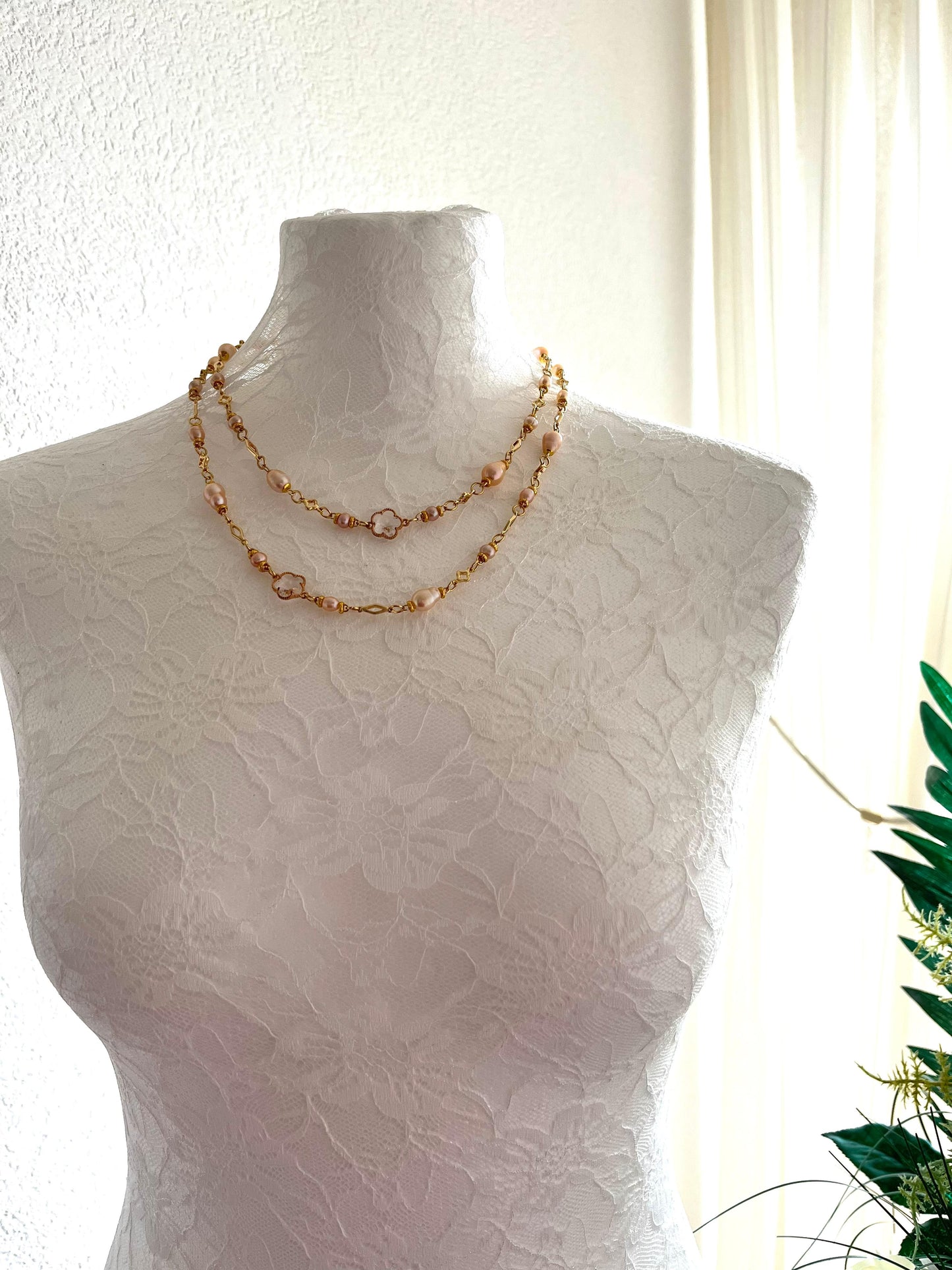 Eleganz in Apricot - Schmuckset mit Süßwasserperlen