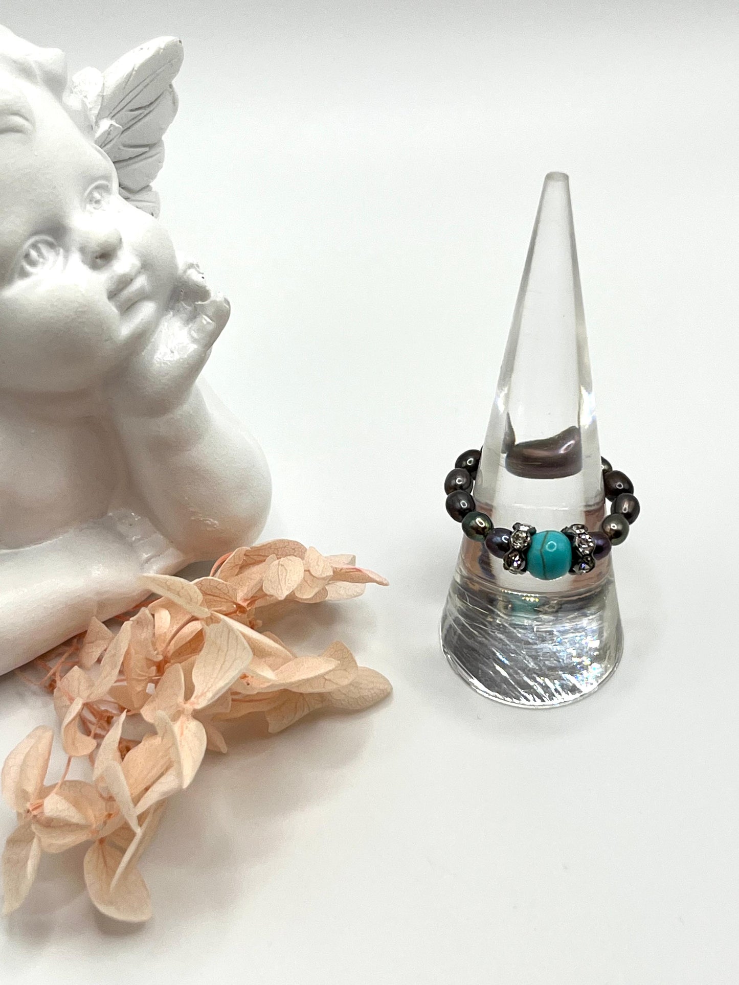 Perlenring mit Howlith, echte Süßwasserperlen