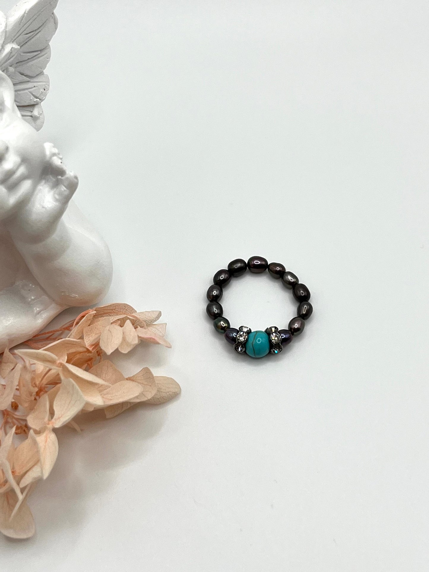 Perlenring mit Howlith, echte Süßwasserperlen