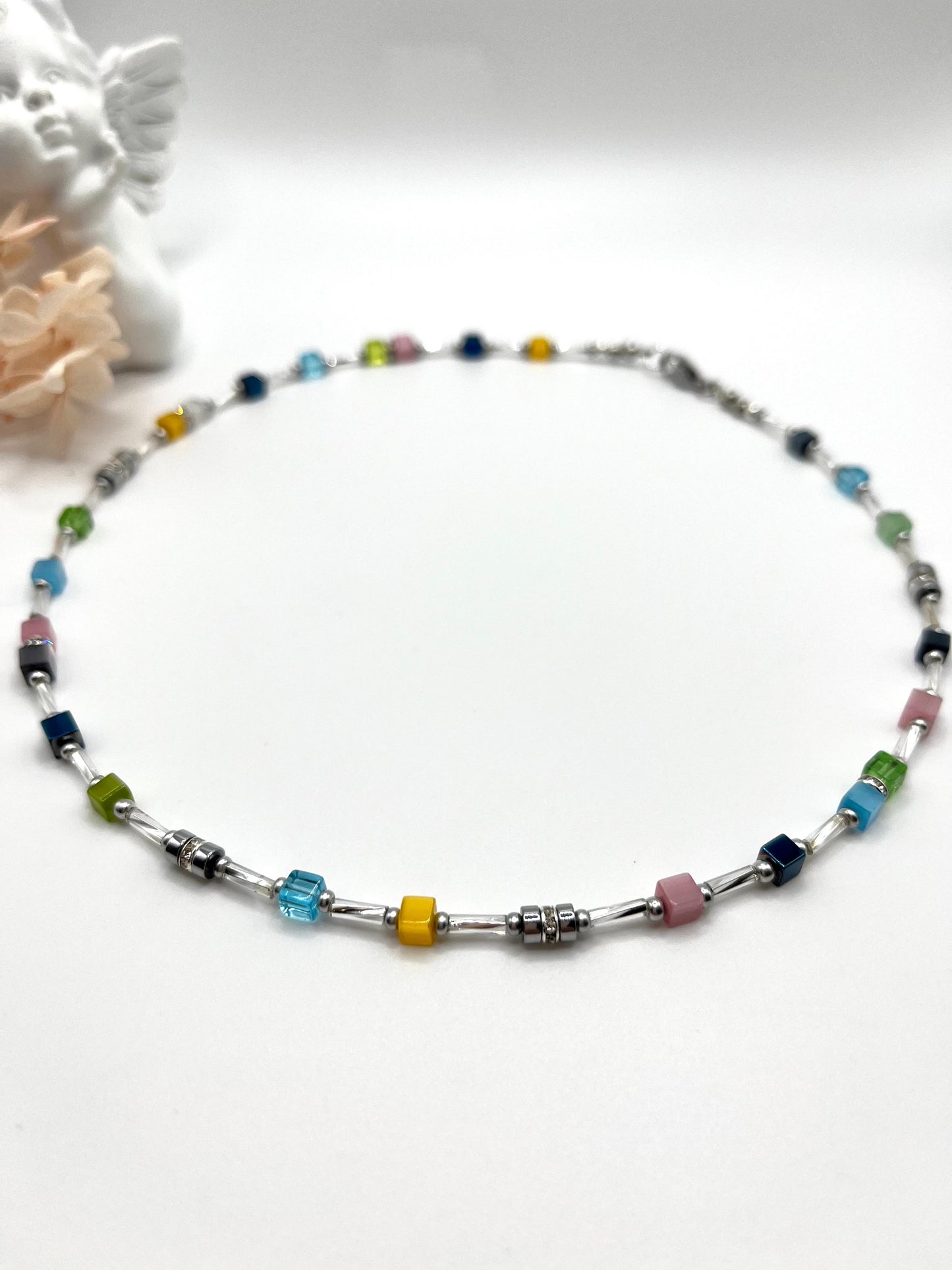 Christin, wunderschöne Kette mit bunten Glaswürfeln