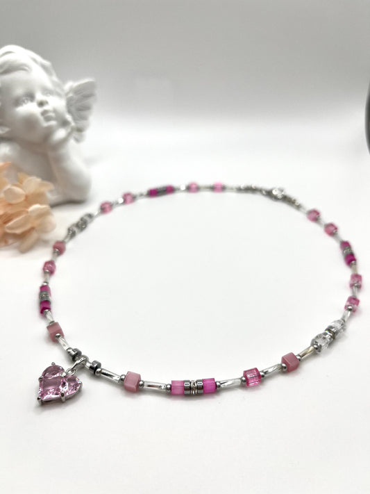 Leticia, zarte Kette mit rosefarbenen Glaswürfeln und Herz-Anhänger