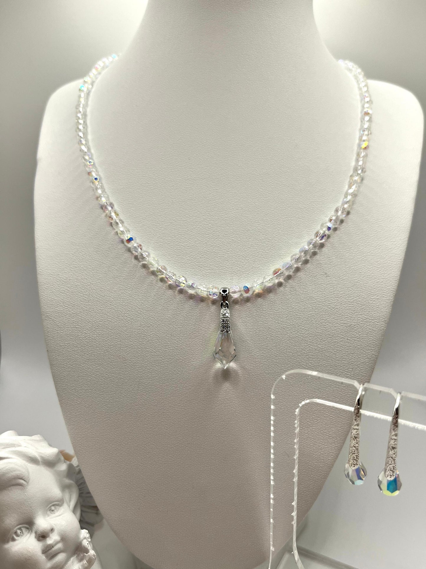 Carina, Schmuckset mit Glasperlen und Swarovski-Anhänger in Aurora Borealis Style