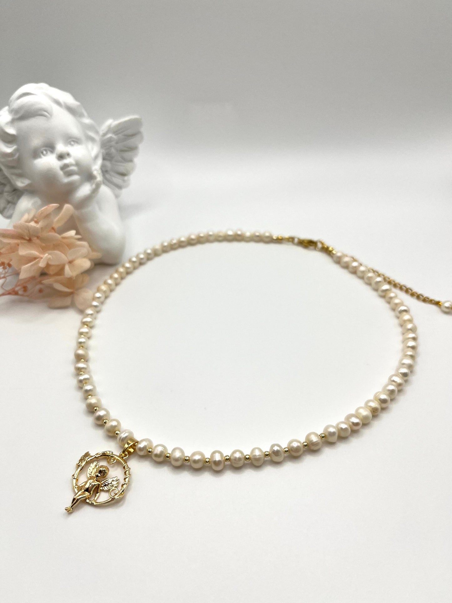 Perlenkette, echte Süßwasserperlen mit Engel-Anhänger für junge Dame