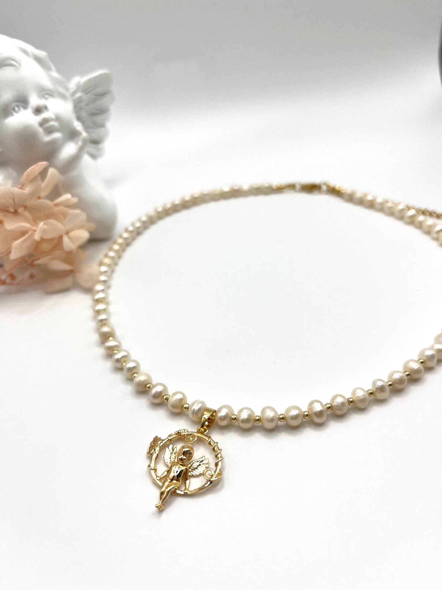Perlenkette, echte Süßwasserperlen mit Engel-Anhänger für junge Dame