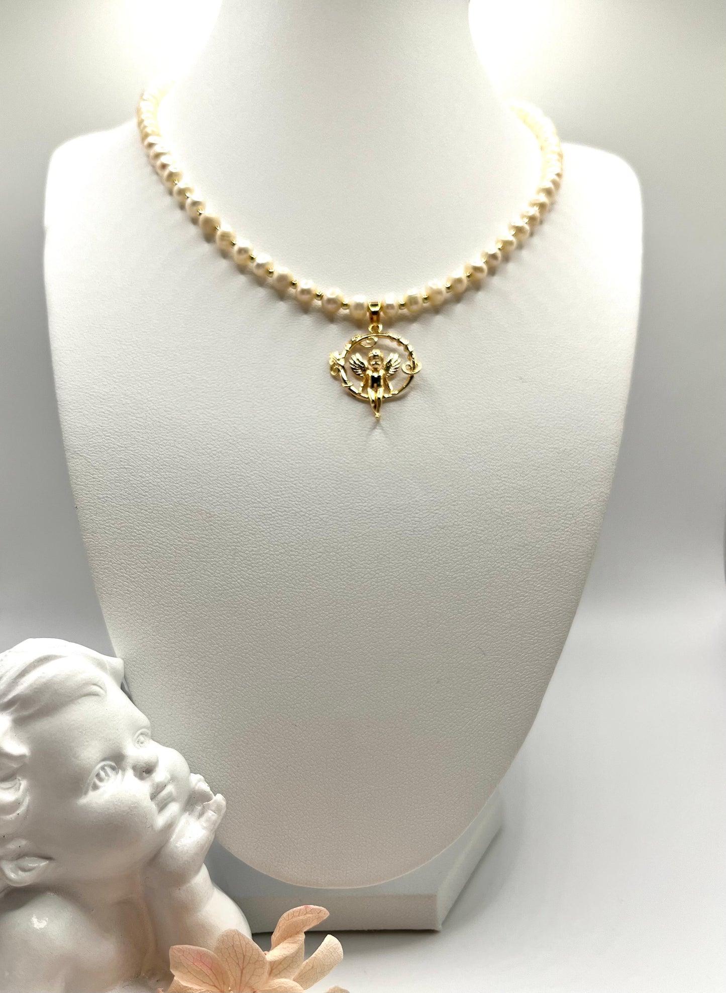 Perlenkette, echte Süßwasserperlen mit Engel-Anhänger für junge Dame