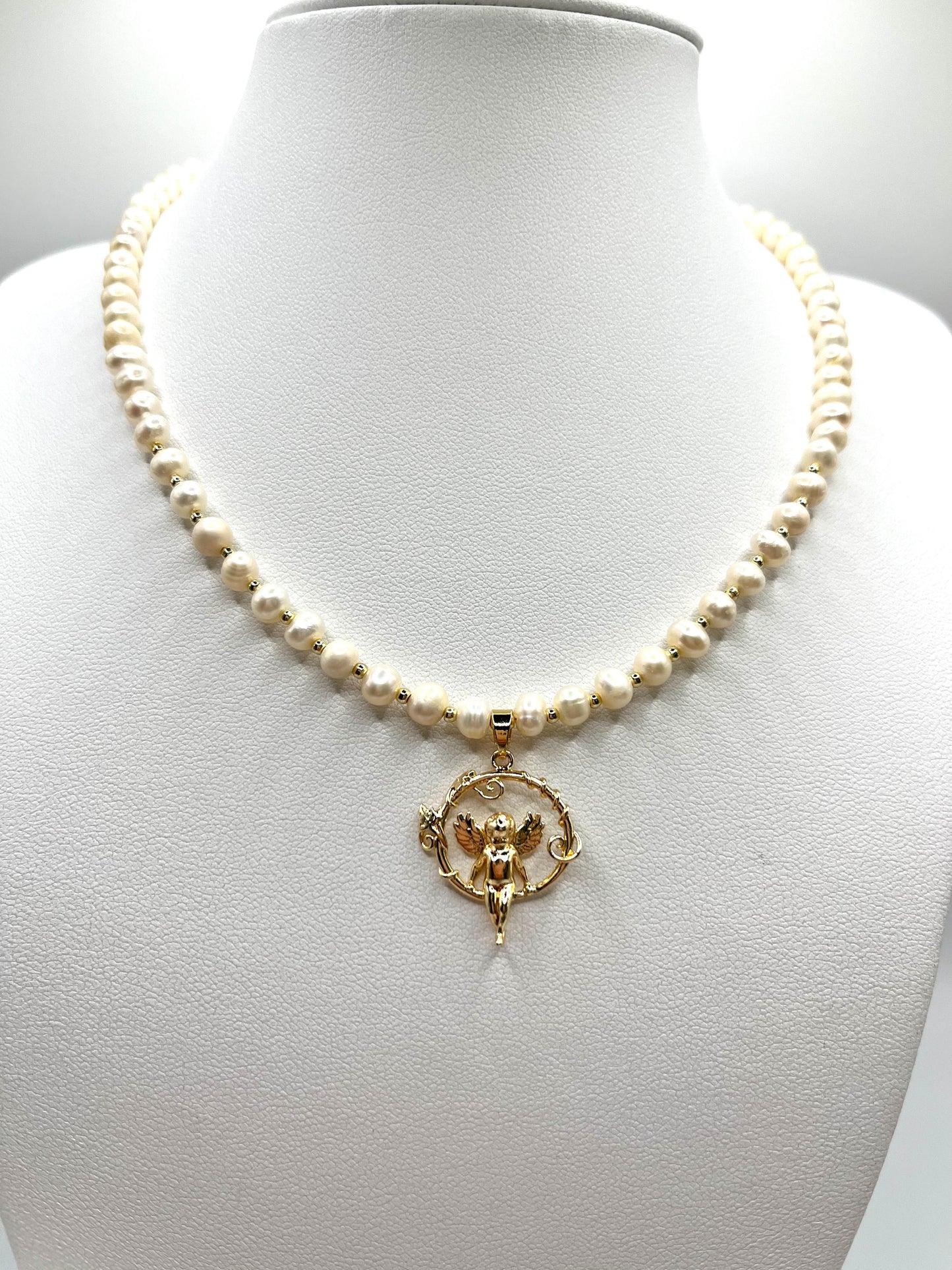 Perlenkette, echte Süßwasserperlen mit Engel-Anhänger für junge Dame