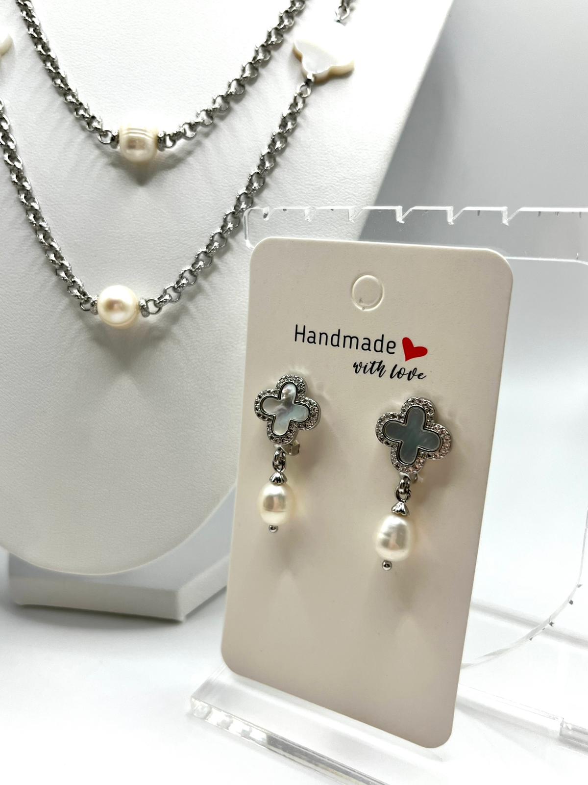 Schmuckset in Silber, Perlen und Perlmutt in angesagter Kleeblattform