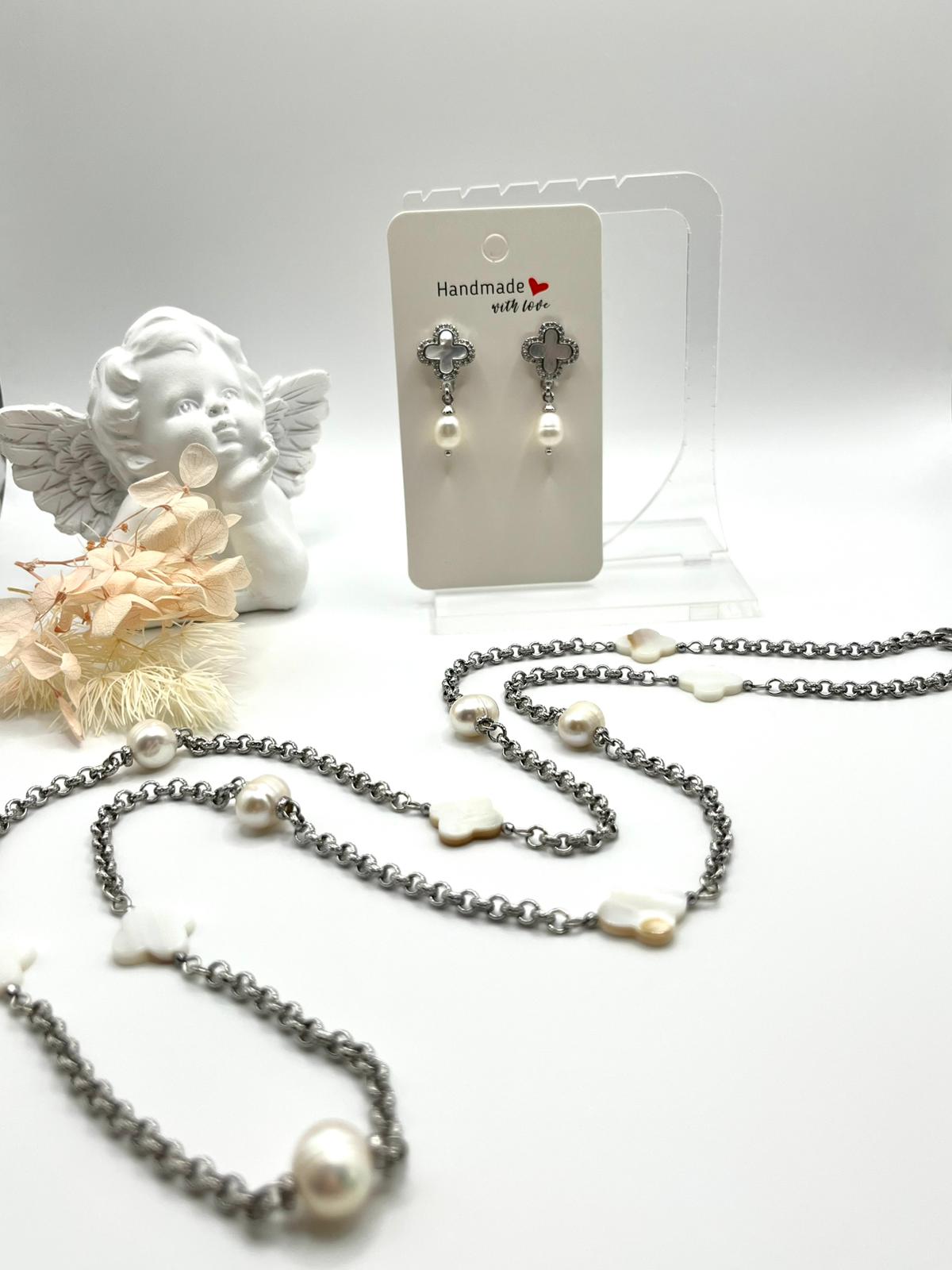 Schmuckset in Silber, Perlen und Perlmutt in angesagter Kleeblattform