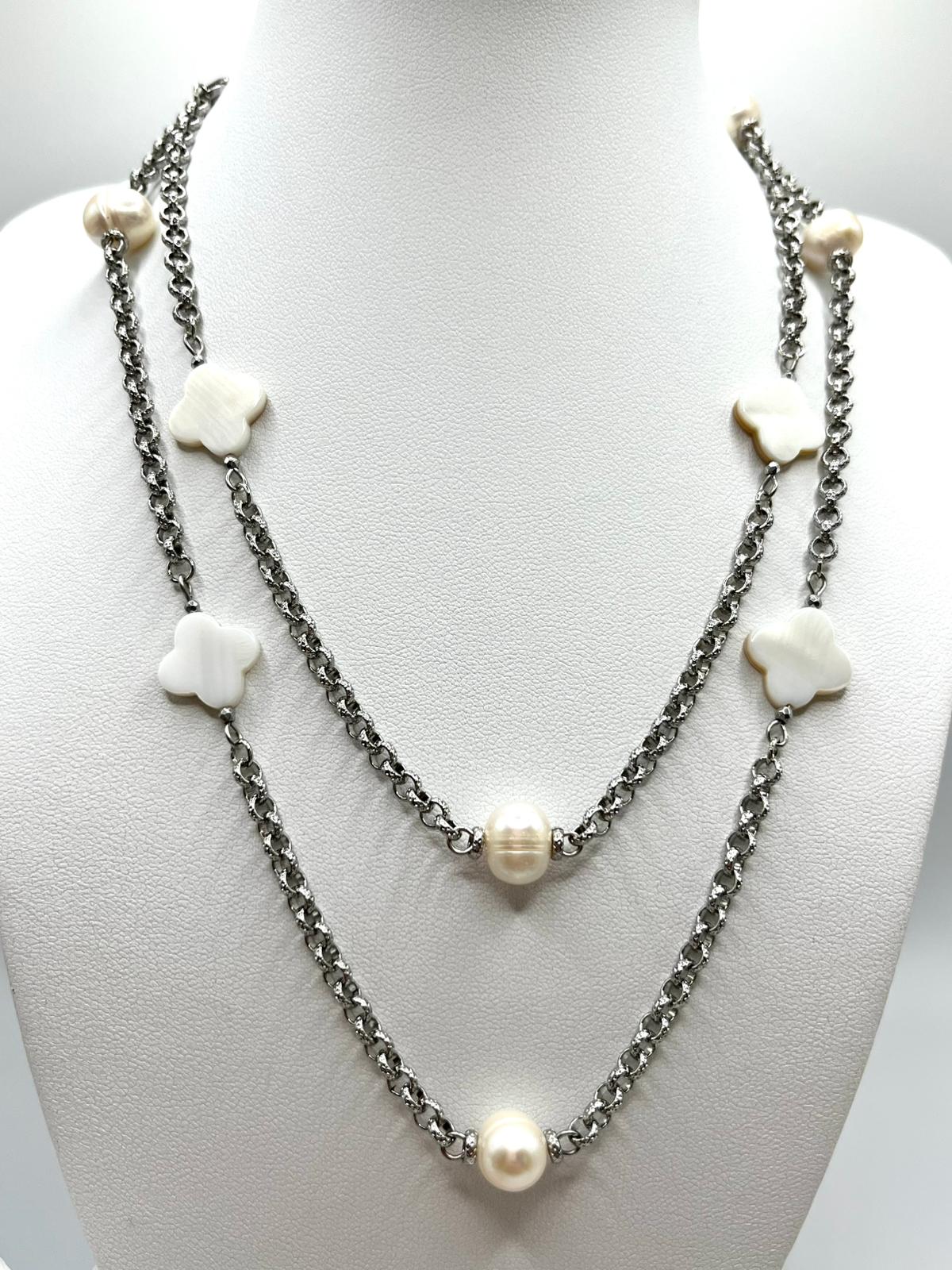 Schmuckset in Silber, Perlen und Perlmutt in angesagter Kleeblattform