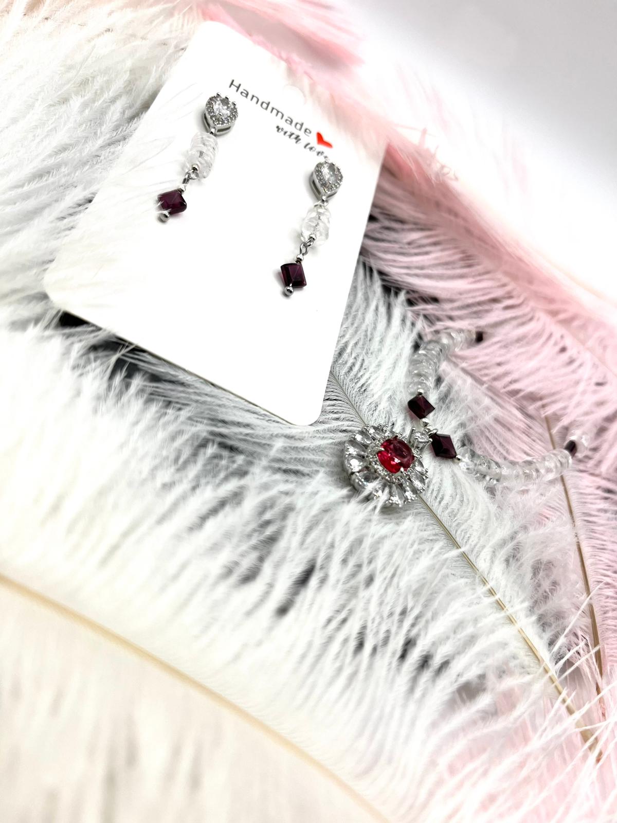 Schmuckset aus Bergkristall & Granat mit funkelndem Anhänger