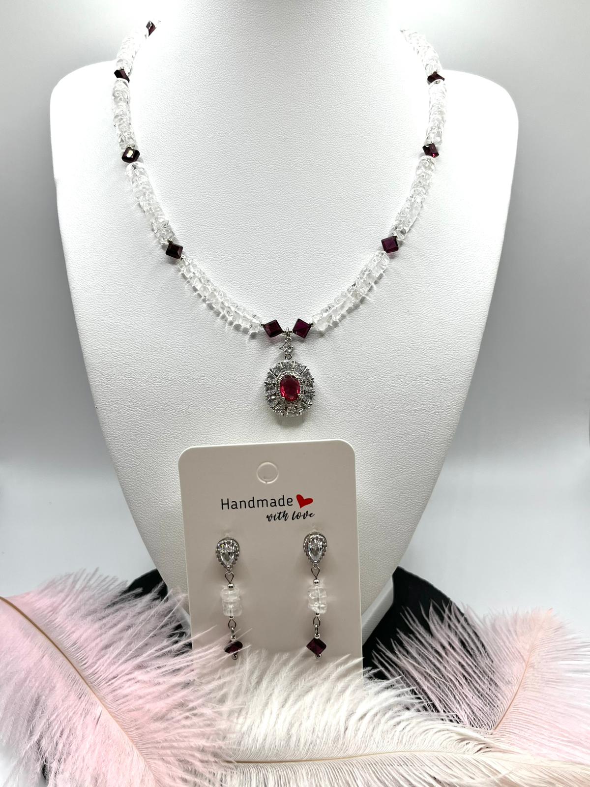 Schmuckset aus Bergkristall & Granat mit funkelndem Anhänger