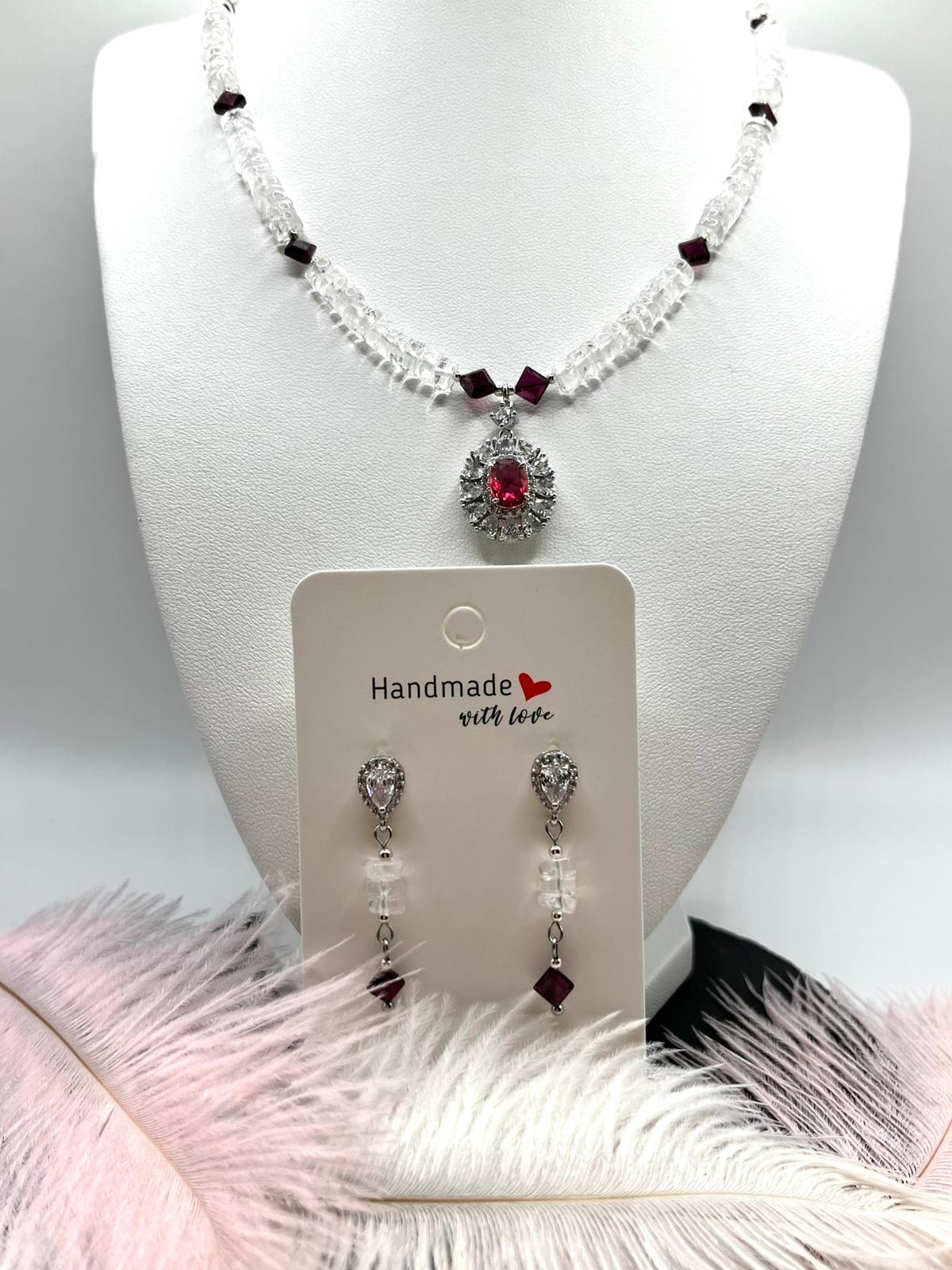Schmuckset aus Bergkristall & Granat mit funkelndem Anhänger