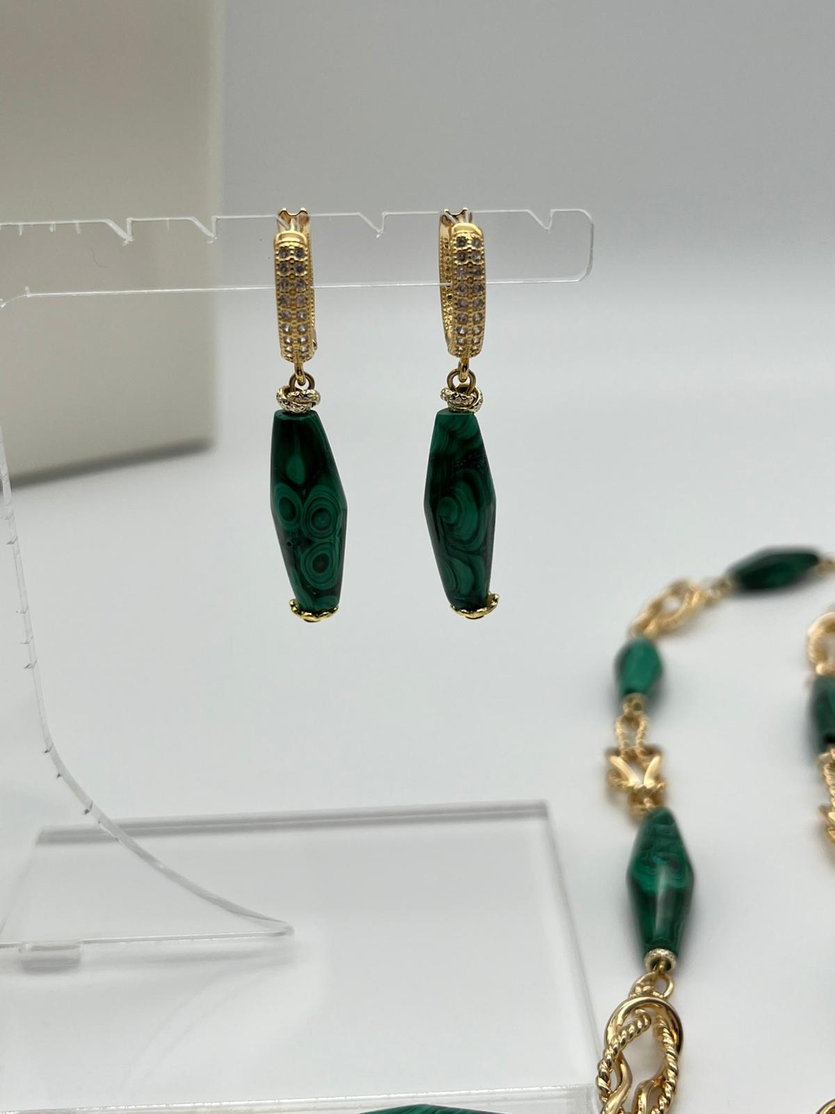 Eleganz in Grün – Schmuckset aus Malachit & Goldakzenten
