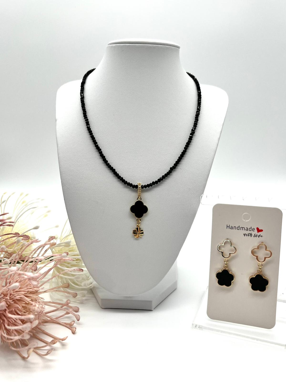 Edelsteine Schmuckset mit Turmalin Schörl, Kleeblatt Variation in gold