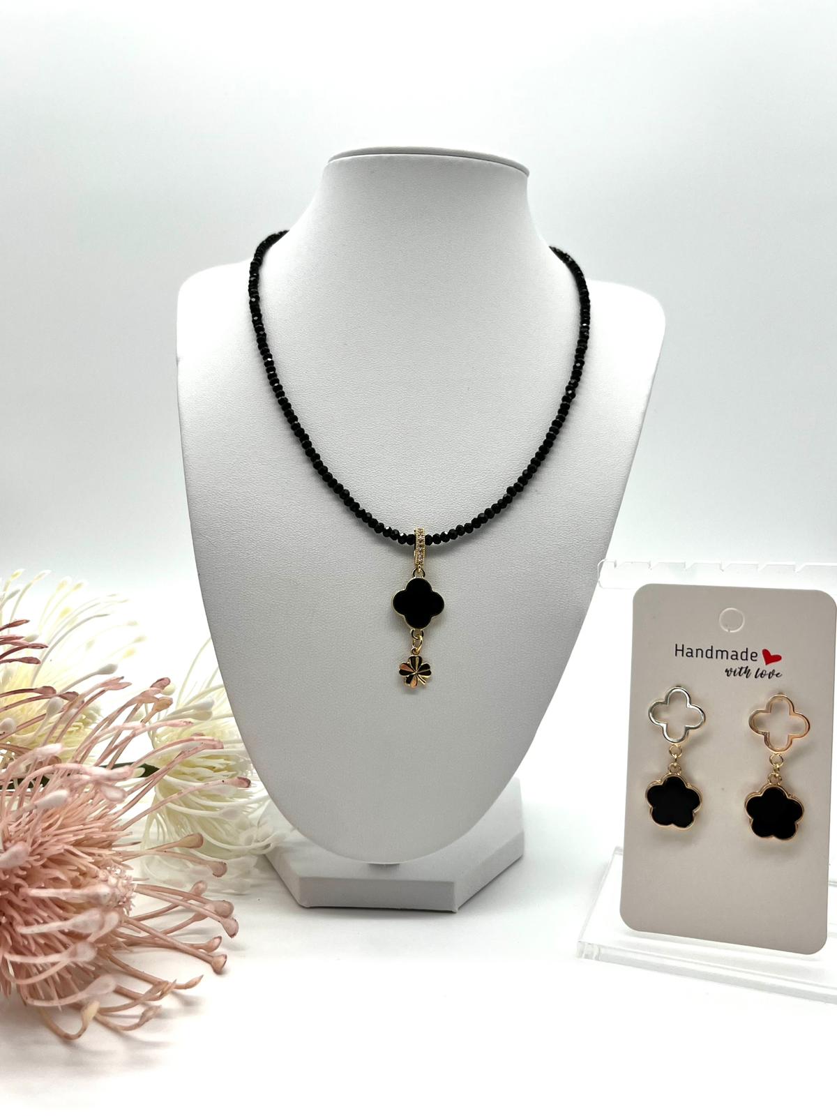 Edelsteine Schmuckset mit Turmalin Schörl, Kleeblatt Variation in gold