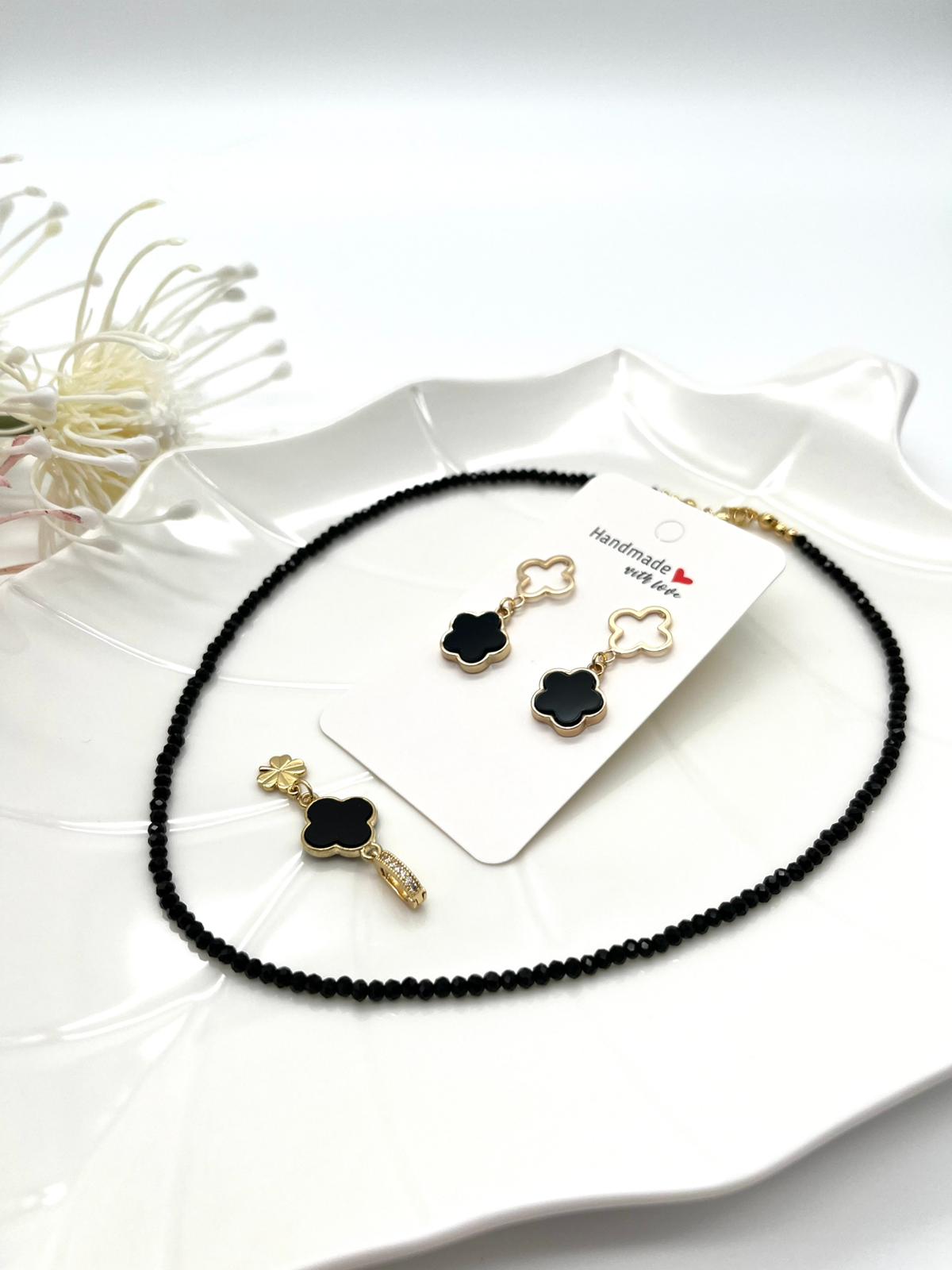 Edelsteine Schmuckset mit Turmalin Schörl, Kleeblatt Variation in gold