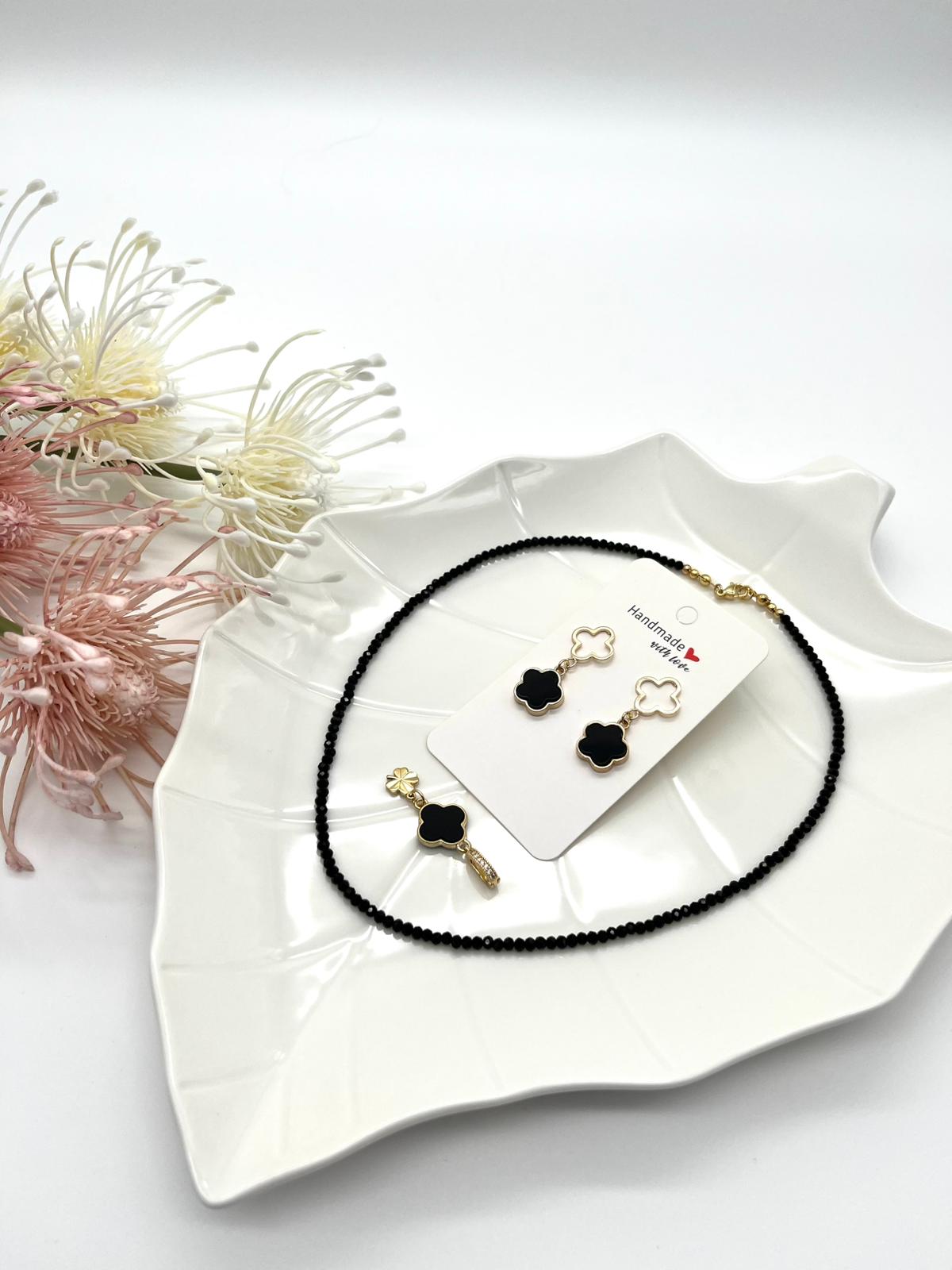 Edelsteine Schmuckset mit Turmalin Schörl, Kleeblatt Variation in gold