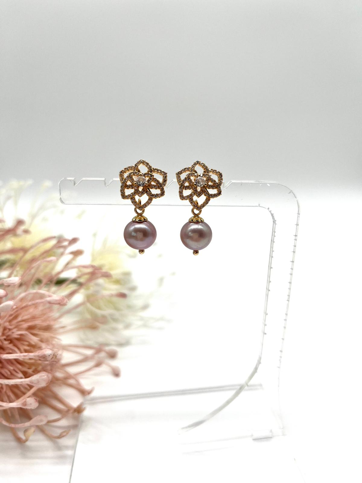 ✨Ohrringe in Blütenform mit Zirkonia und echten Perlen in rosé✨