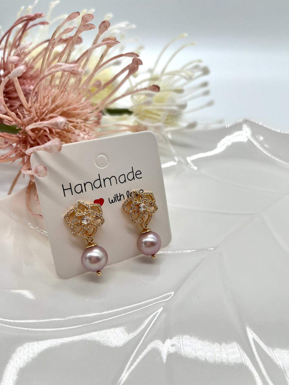 ✨Ohrringe in Blütenform mit Zirkonia und echten Perlen in rosé✨