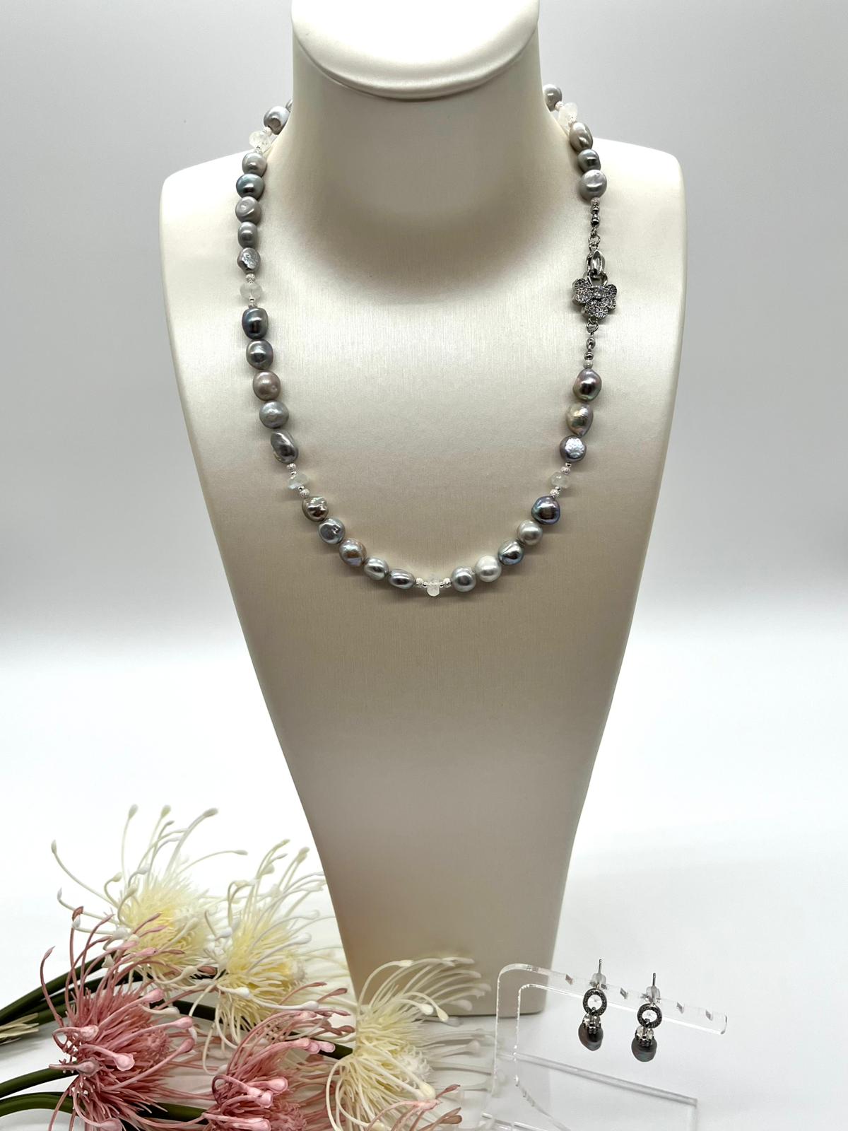 ✨ Elegantes Schmuckset mit grau schimmernden Barockperlen und Mondstein ✨